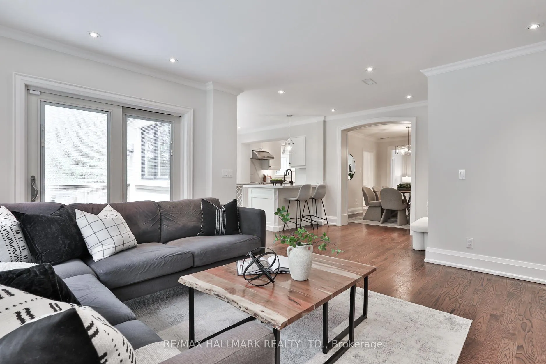 Photo 19 of 129 Elm Ridge Drive, Toronto, Forest Hill North — HOMEH