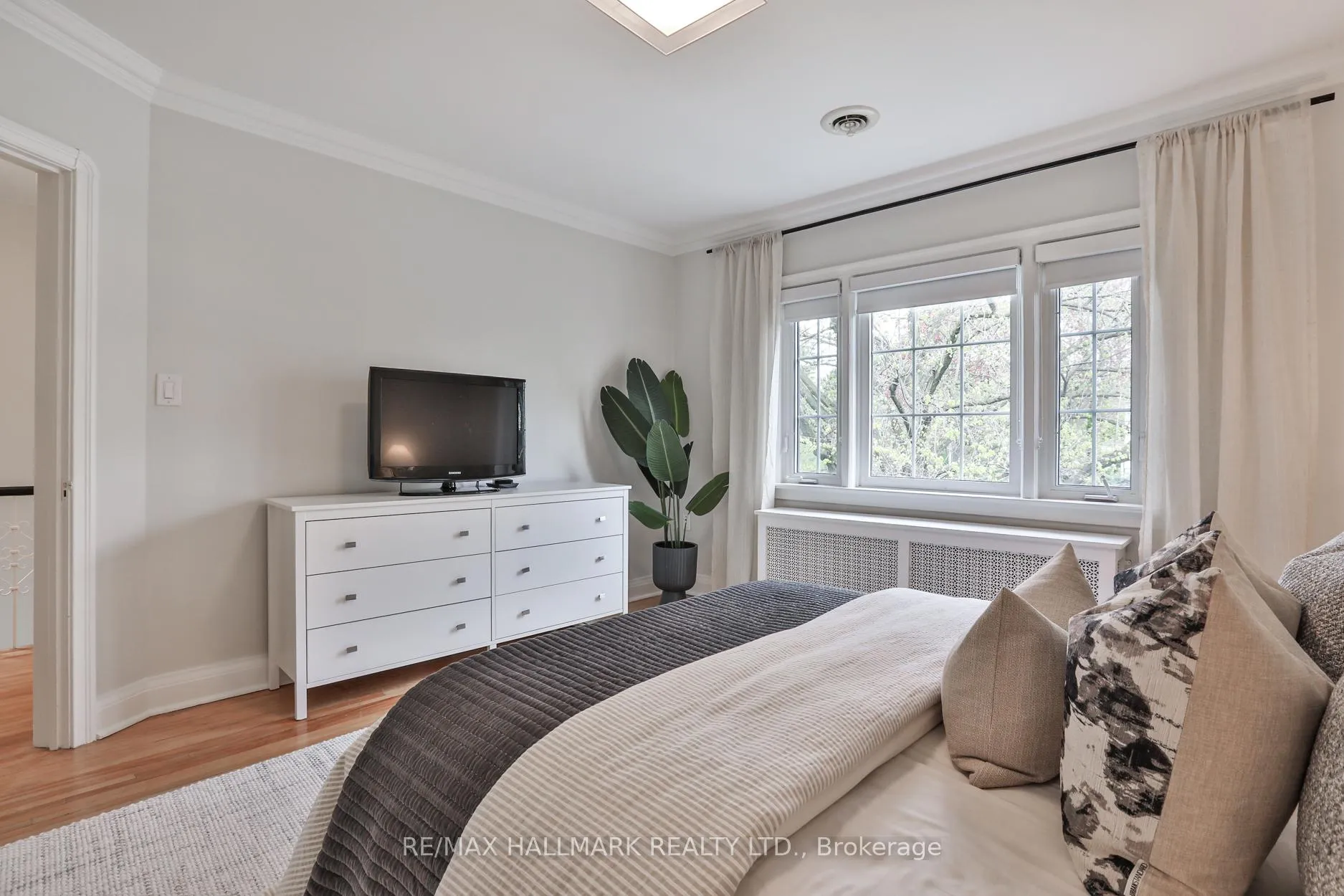 Photo 26 of 129 Elm Ridge Drive, Toronto, Forest Hill North — HOMEH