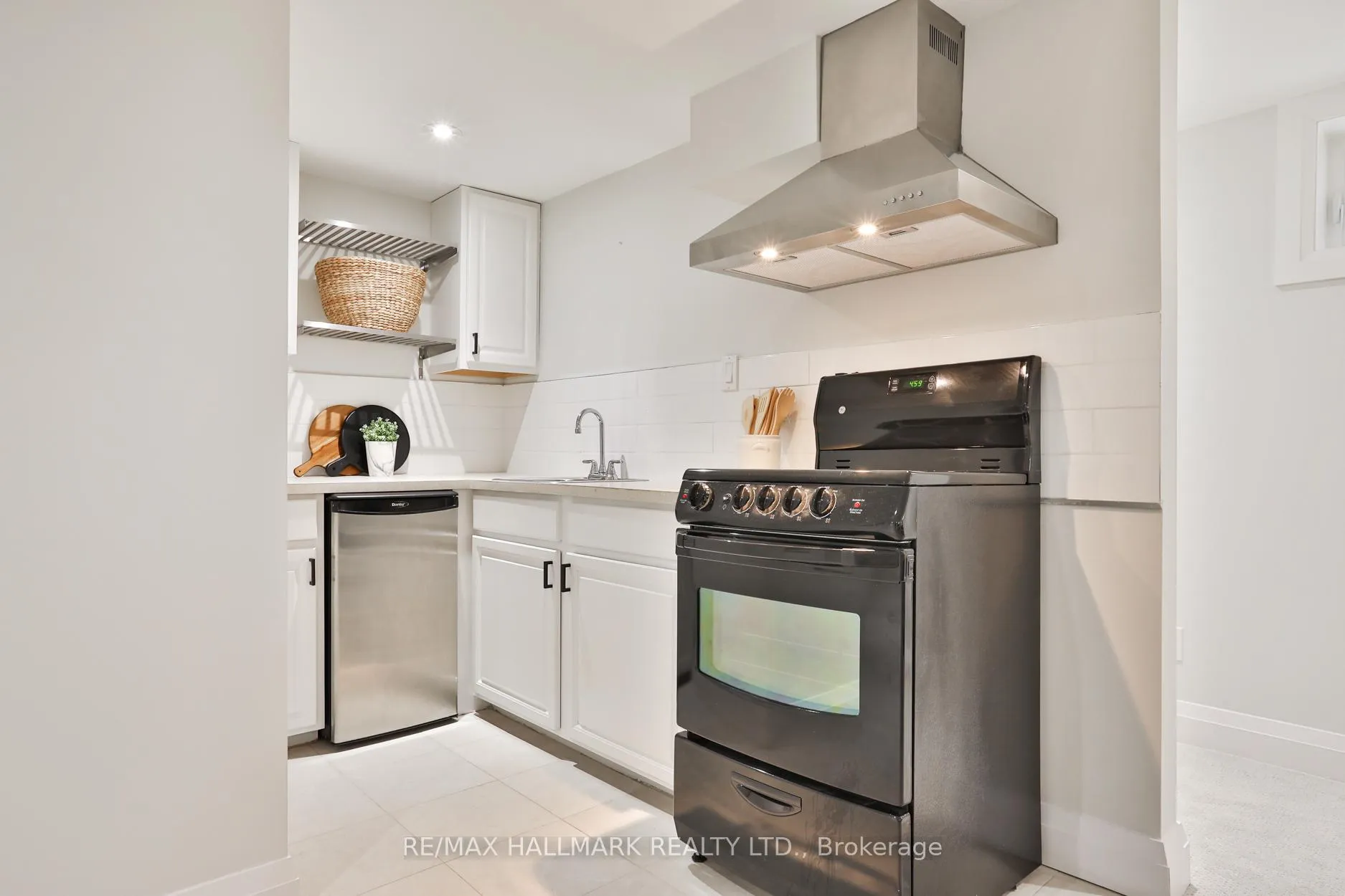 Photo 39 of 129 Elm Ridge Drive, Toronto, Forest Hill North — HOMEH