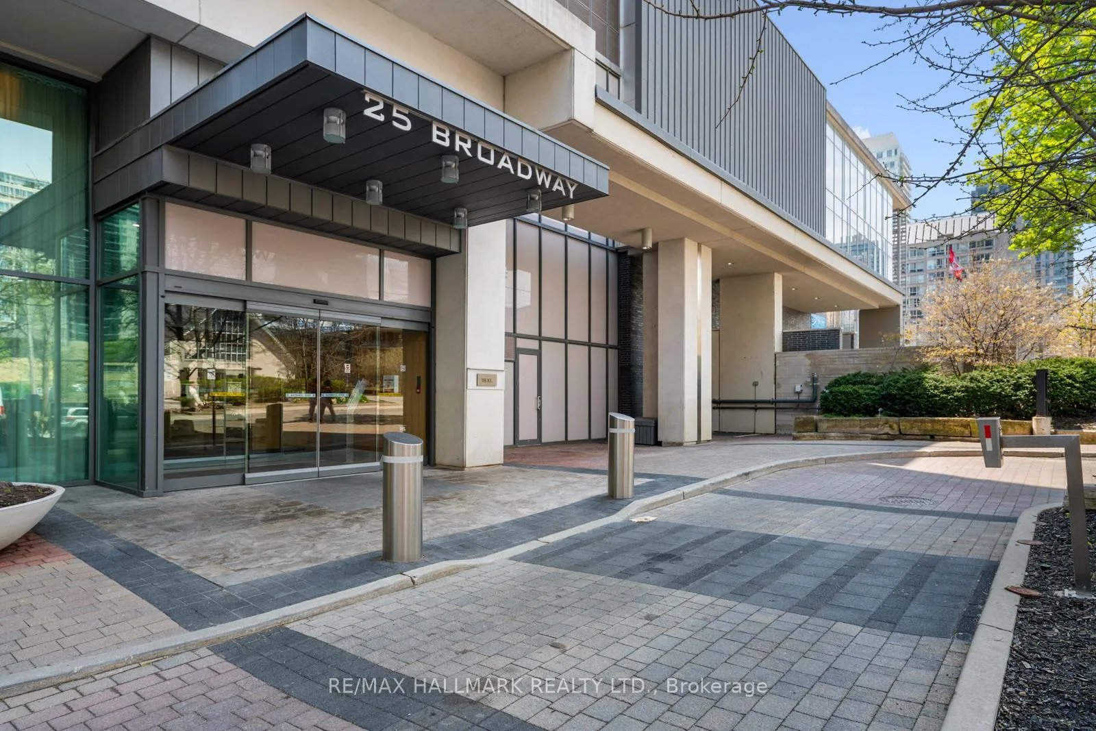 Photo 2 of Unit 1410, 25 Broadway Avenue, Toronto, Mount Pleasant West — HOMEH