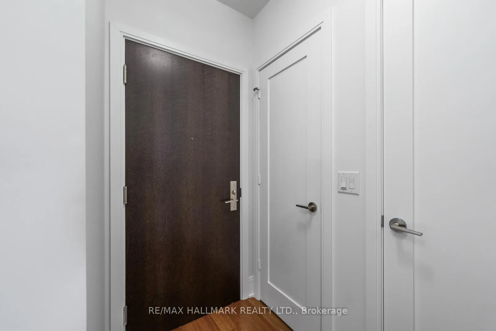 Photo 6 of Unit 1410, 25 Broadway Avenue, Toronto, Mount Pleasant West — HOMEH