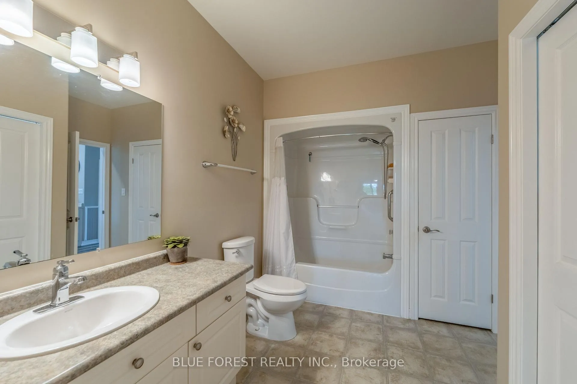 Photo 17 of Unit 2, 948 Colborne Street, Brantford — HOMEH