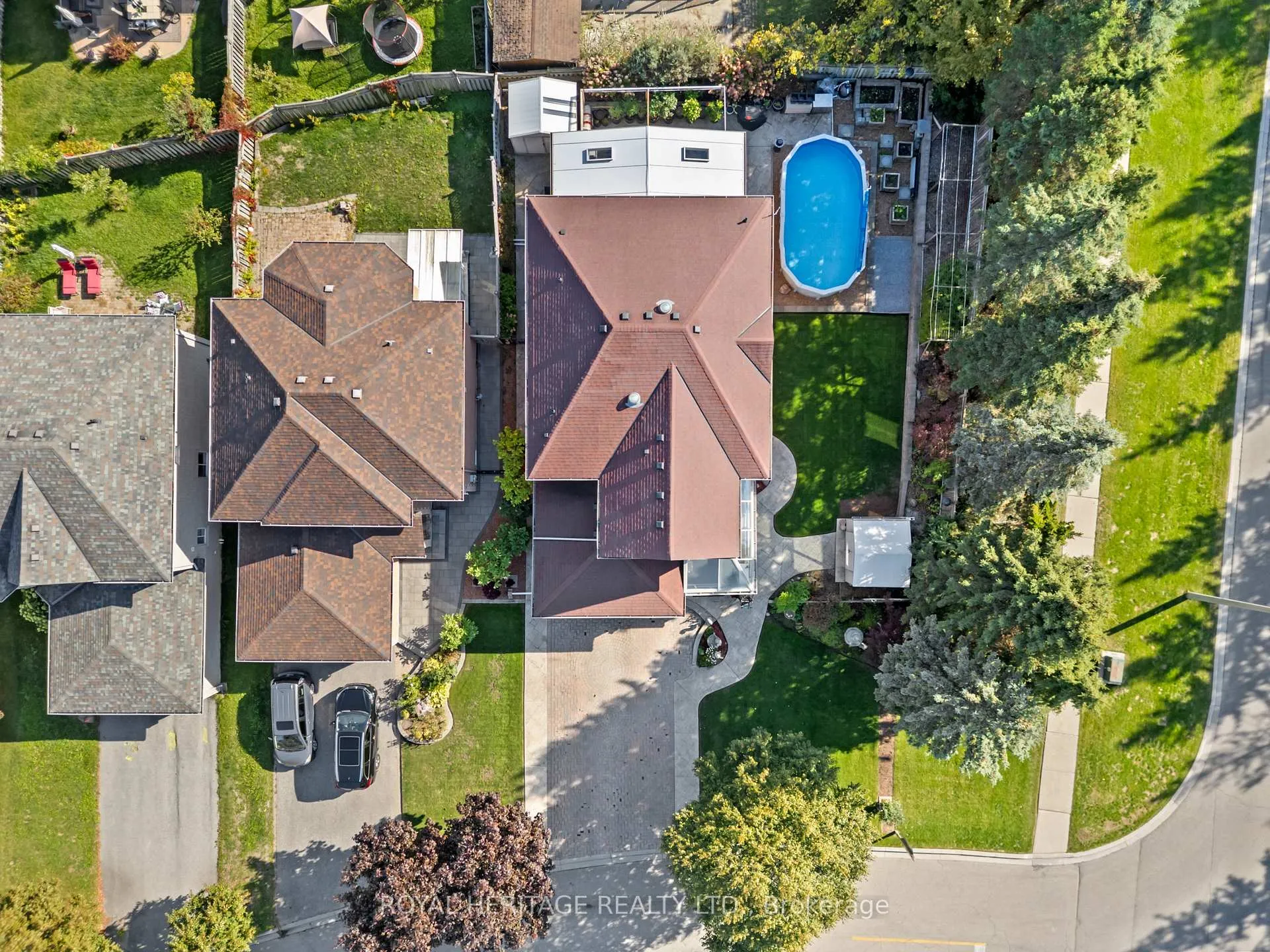 Photo 2 of 1101 Gossamer Drive, Pickering, Liverpool — HOMEH