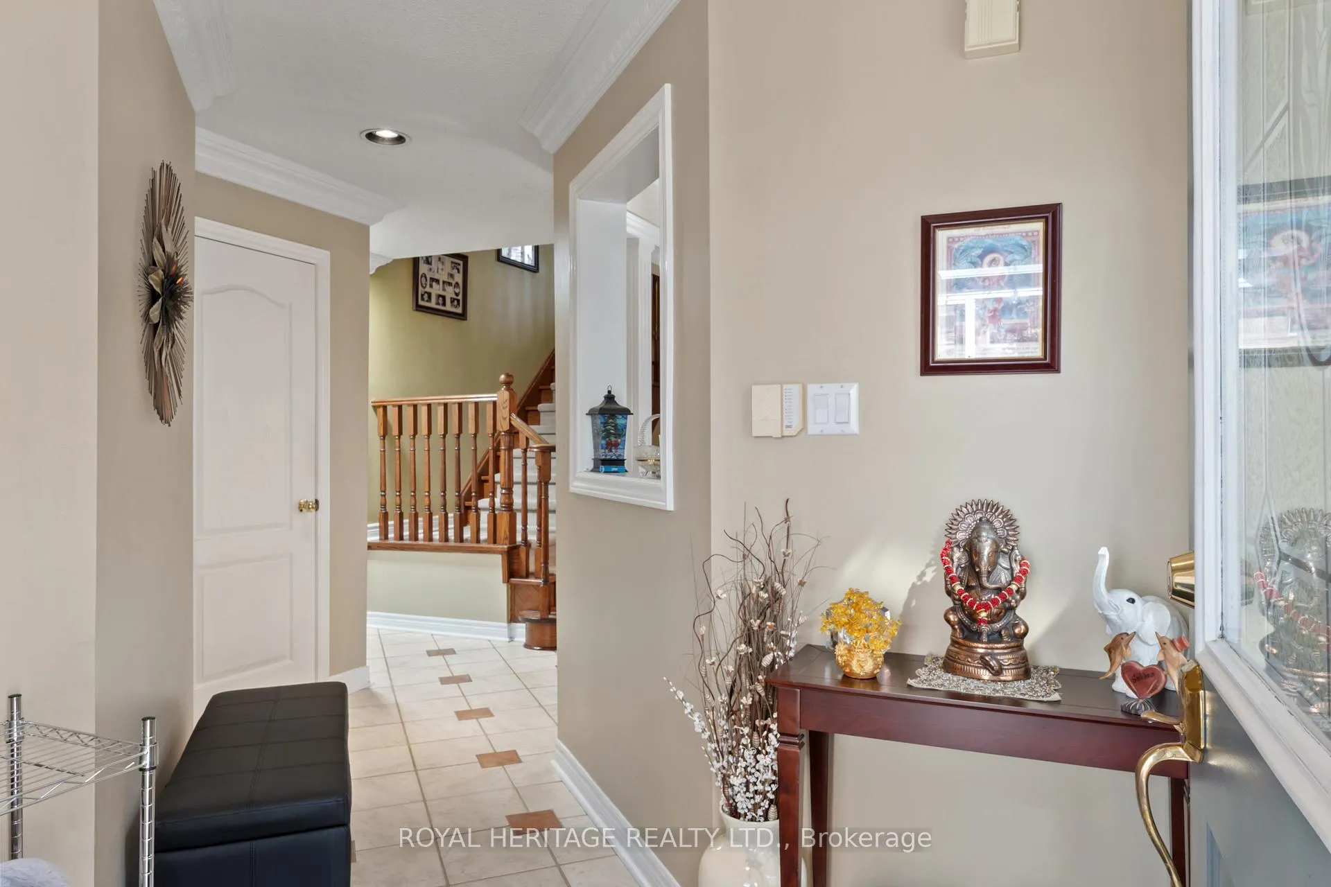 Photo 8 of 1101 Gossamer Drive, Pickering, Liverpool — HOMEH