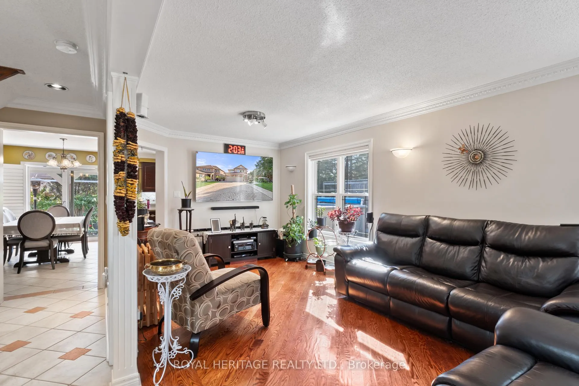 Photo 10 of 1101 Gossamer Drive, Pickering, Liverpool — HOMEH