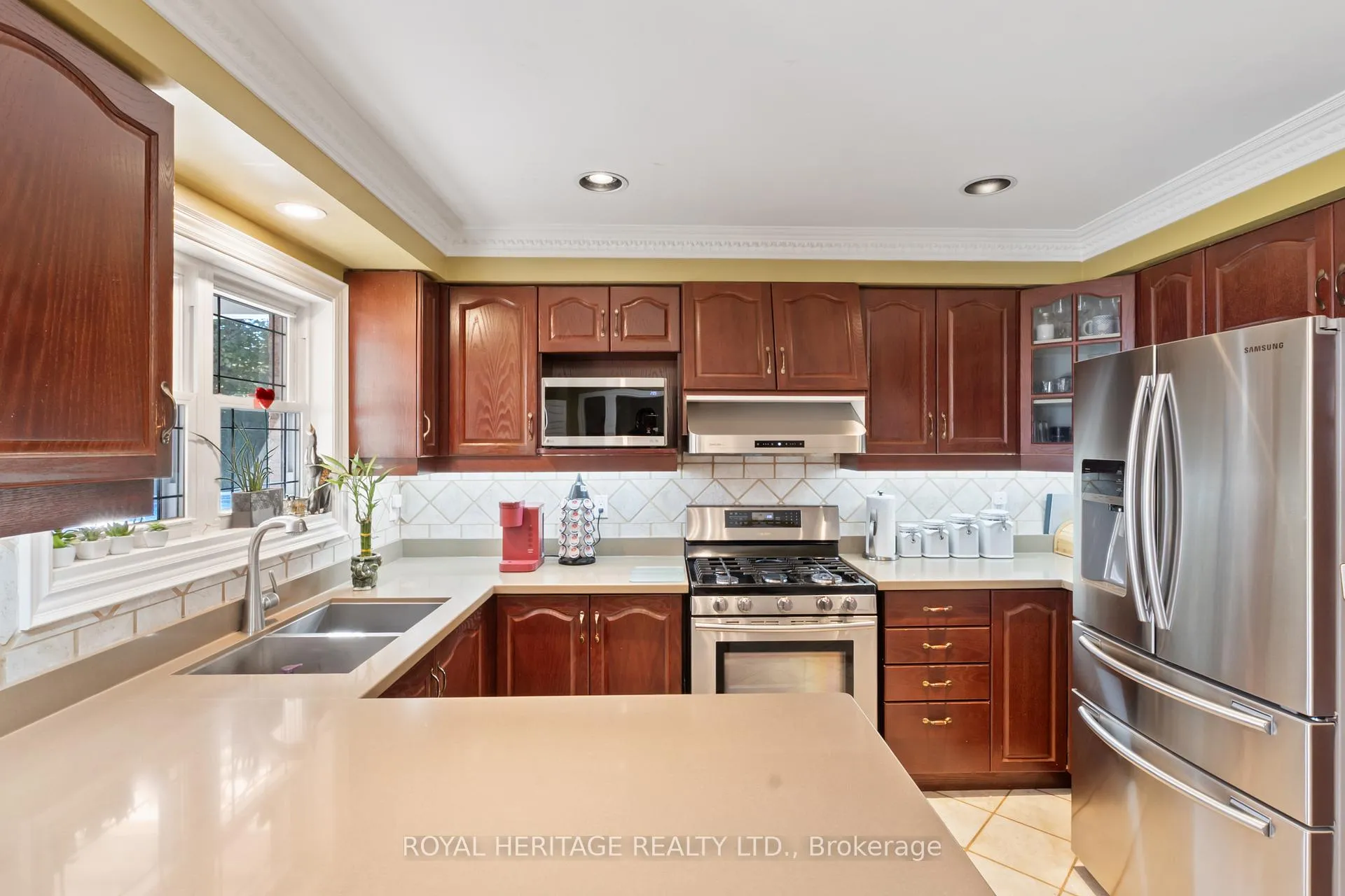 Photo 15 of 1101 Gossamer Drive, Pickering, Liverpool — HOMEH