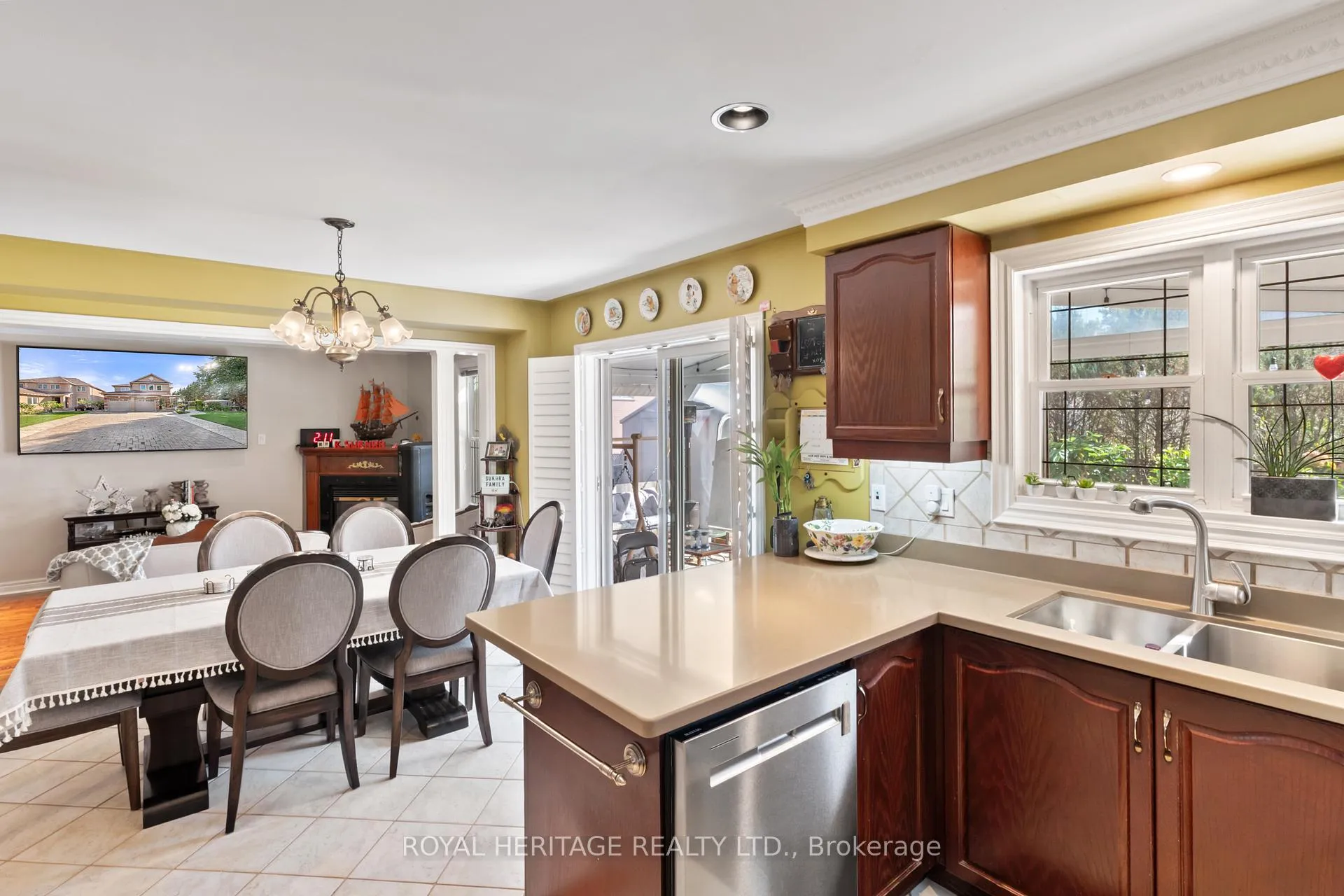 Photo 16 of 1101 Gossamer Drive, Pickering, Liverpool — HOMEH