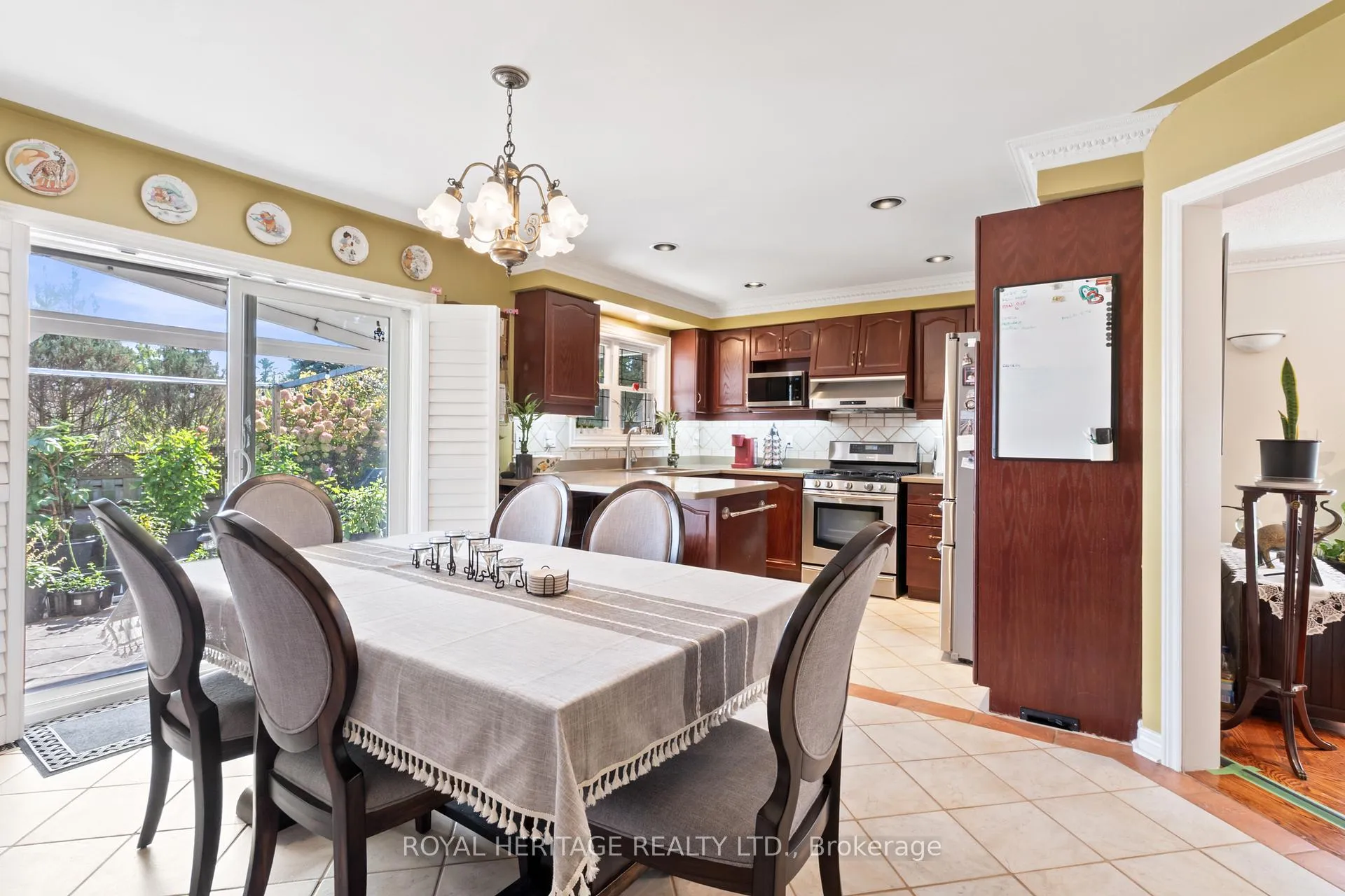 Photo 19 of 1101 Gossamer Drive, Pickering, Liverpool — HOMEH