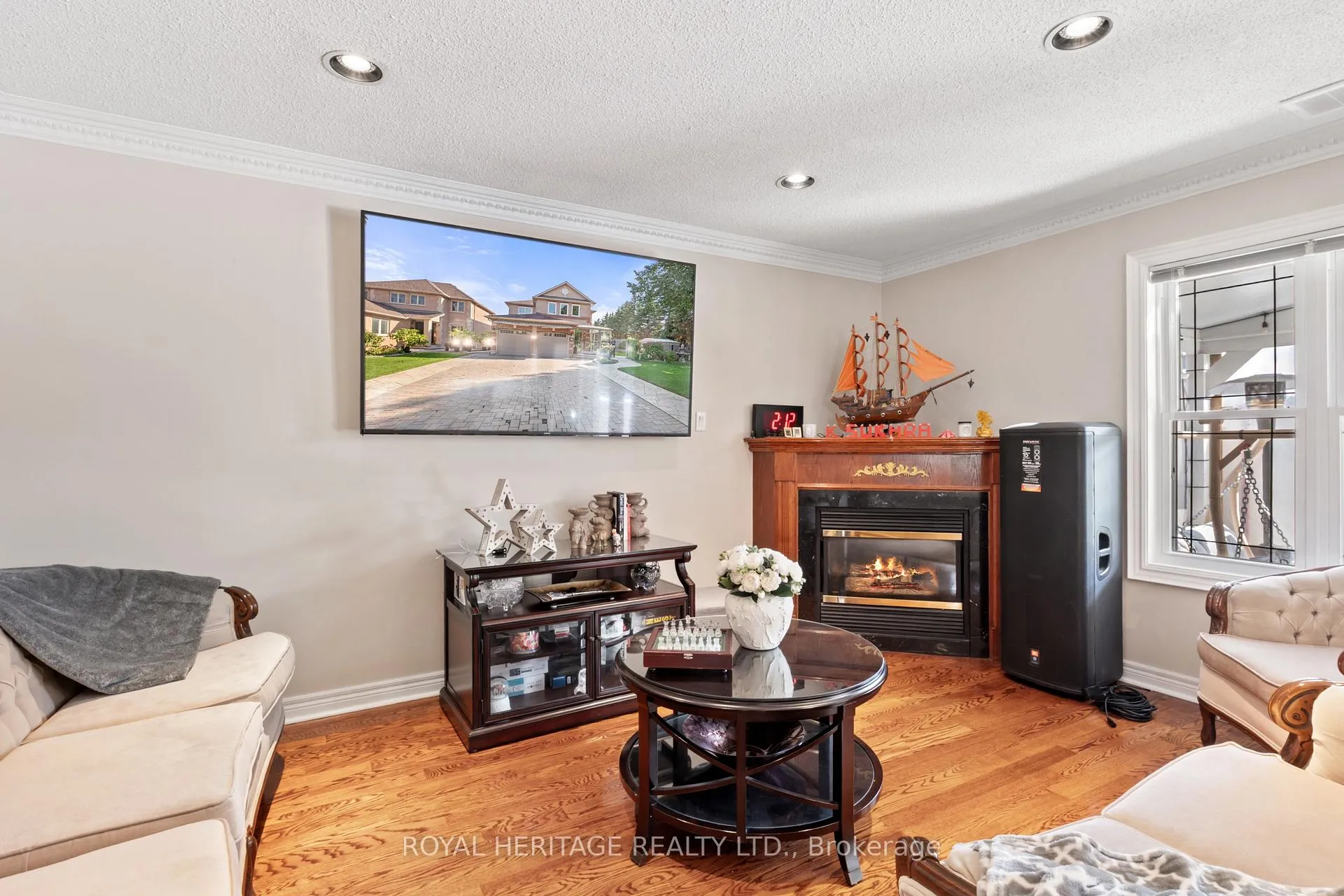 Photo 20 of 1101 Gossamer Drive, Pickering, Liverpool — HOMEH