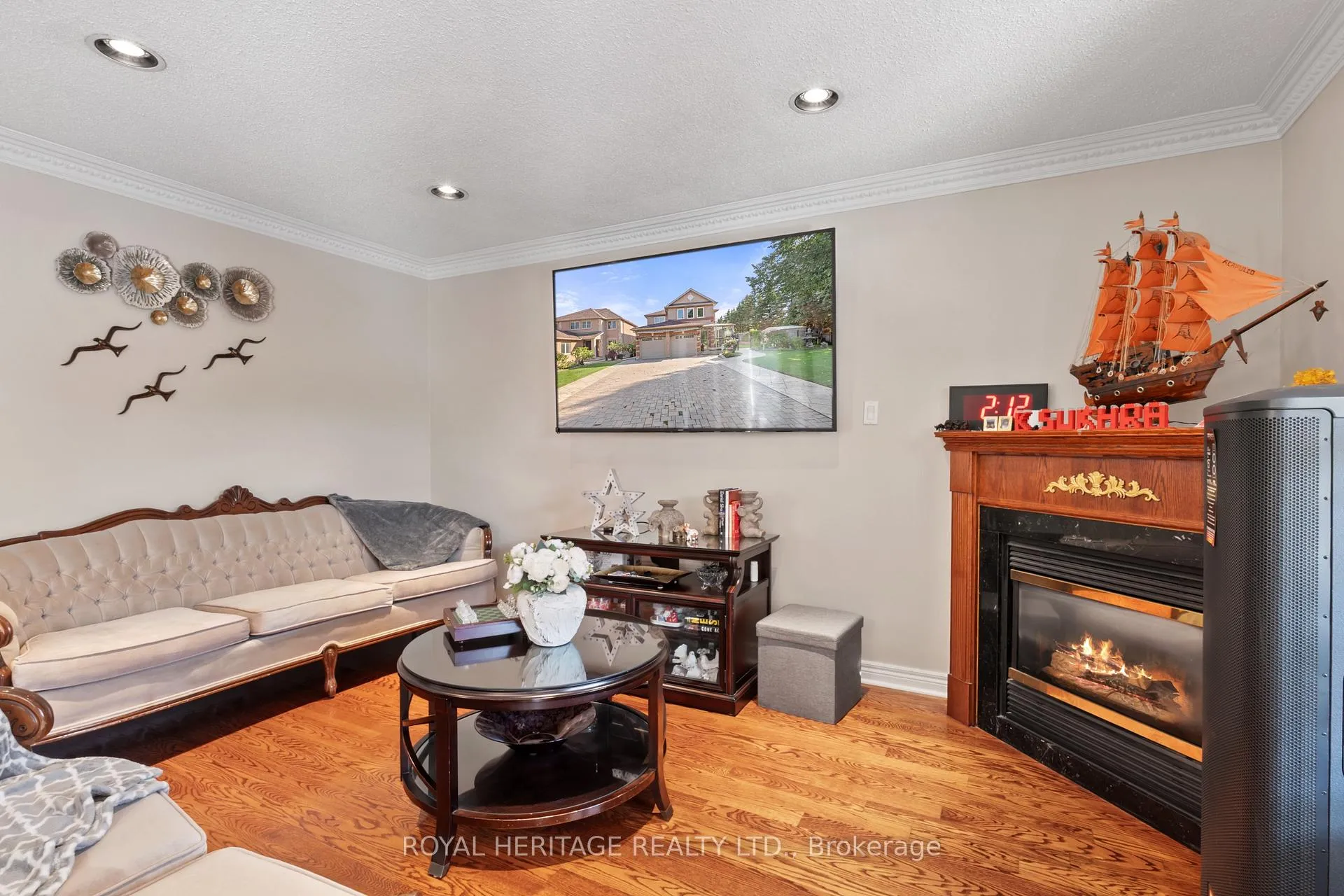 Photo 21 of 1101 Gossamer Drive, Pickering, Liverpool — HOMEH