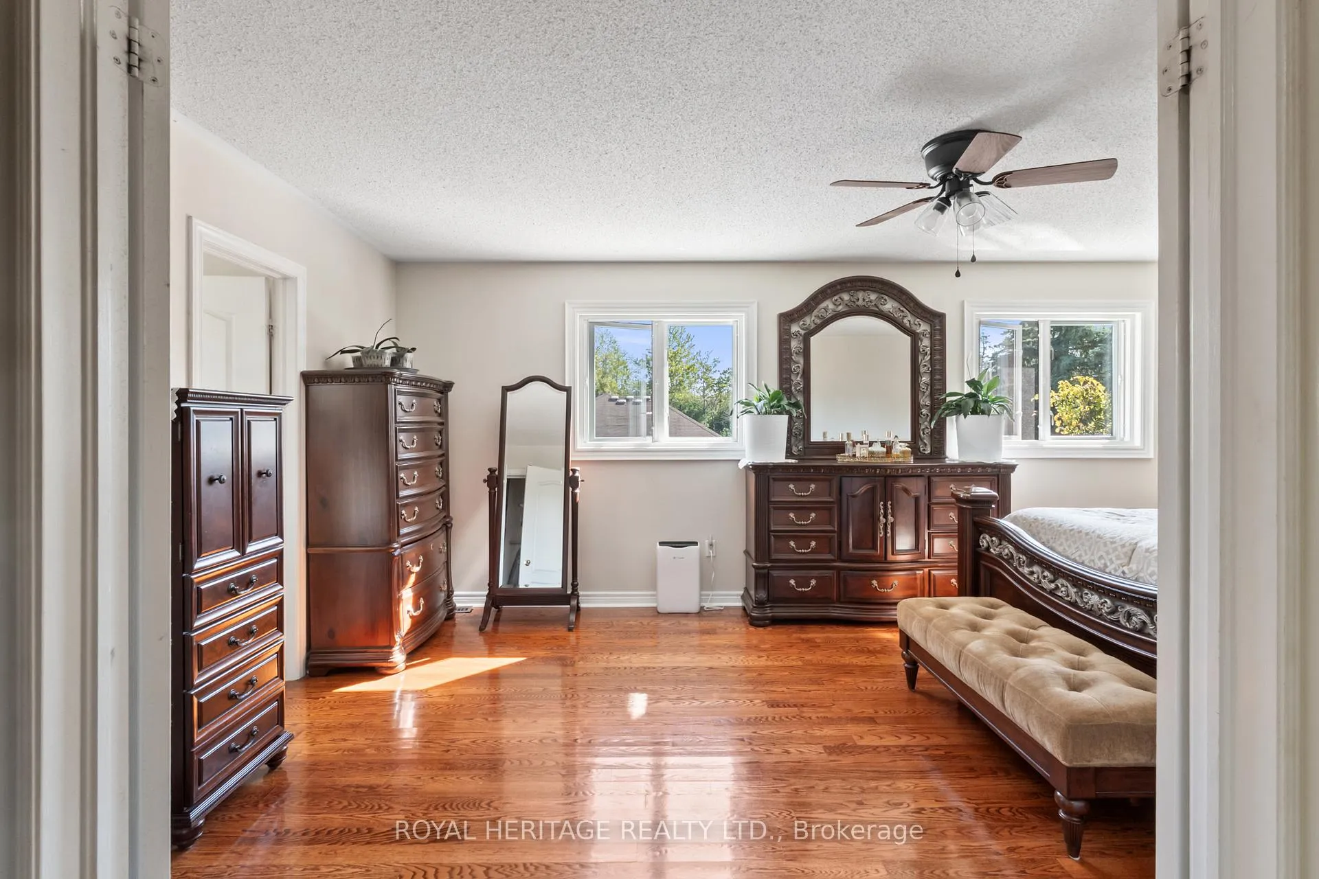 Photo 28 of 1101 Gossamer Drive, Pickering, Liverpool — HOMEH
