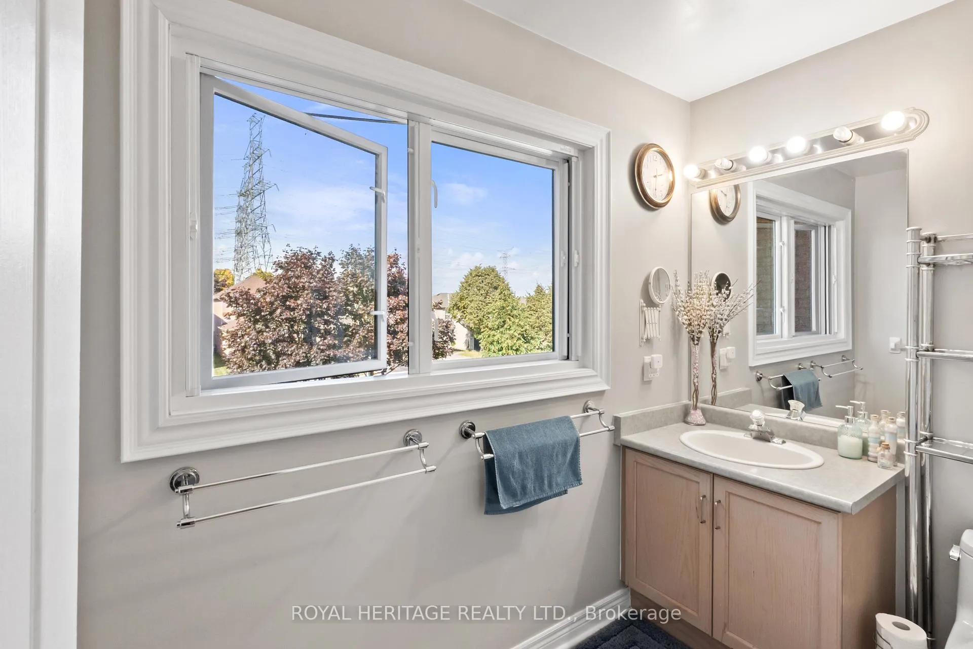 Photo 38 of 1101 Gossamer Drive, Pickering, Liverpool — HOMEH