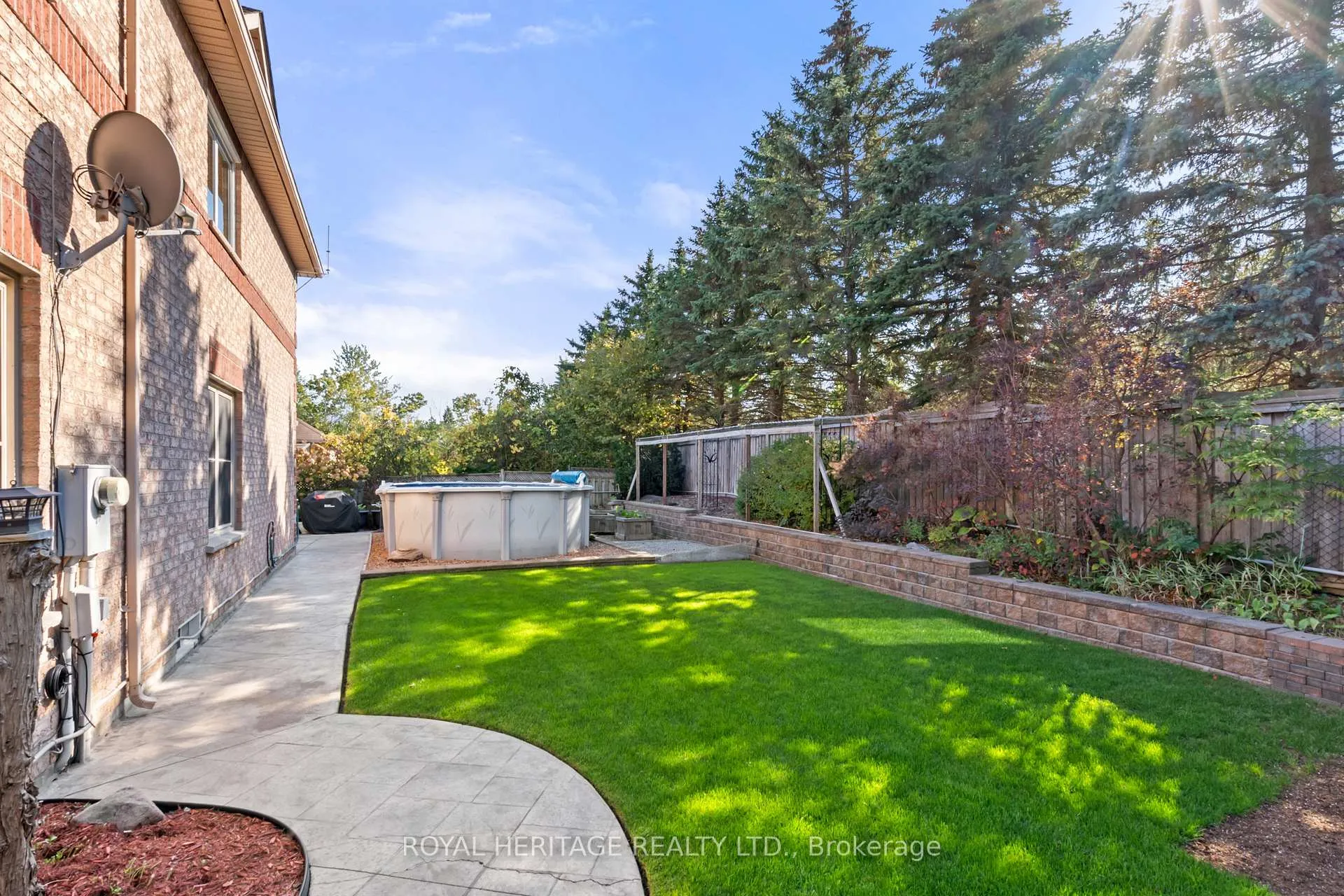 Photo 41 of 1101 Gossamer Drive, Pickering, Liverpool — HOMEH