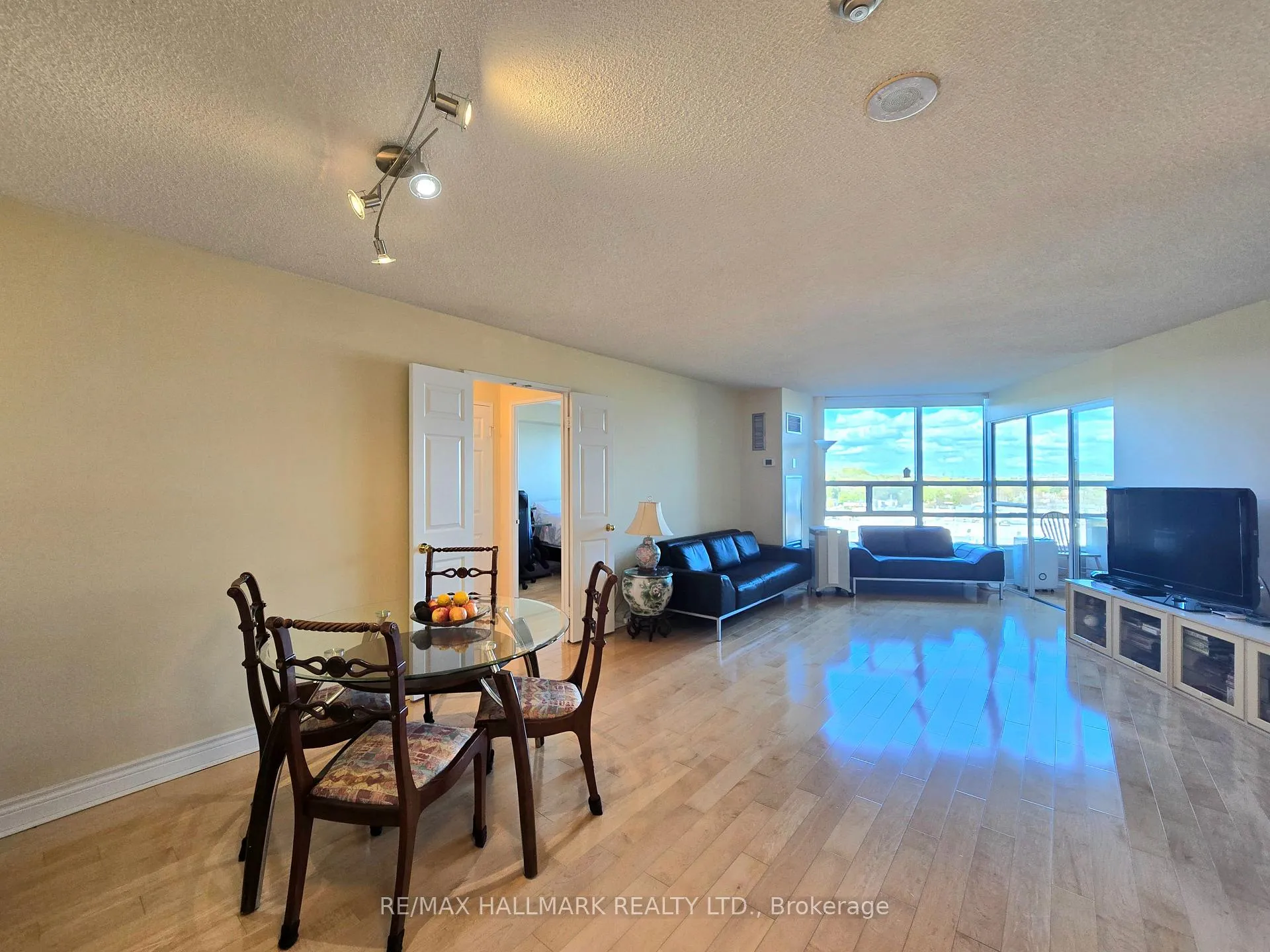 Photo 6 of Unit 926, 7825 Bayview Avenue, Markham, Aileen-Willowbrook — HOMEH