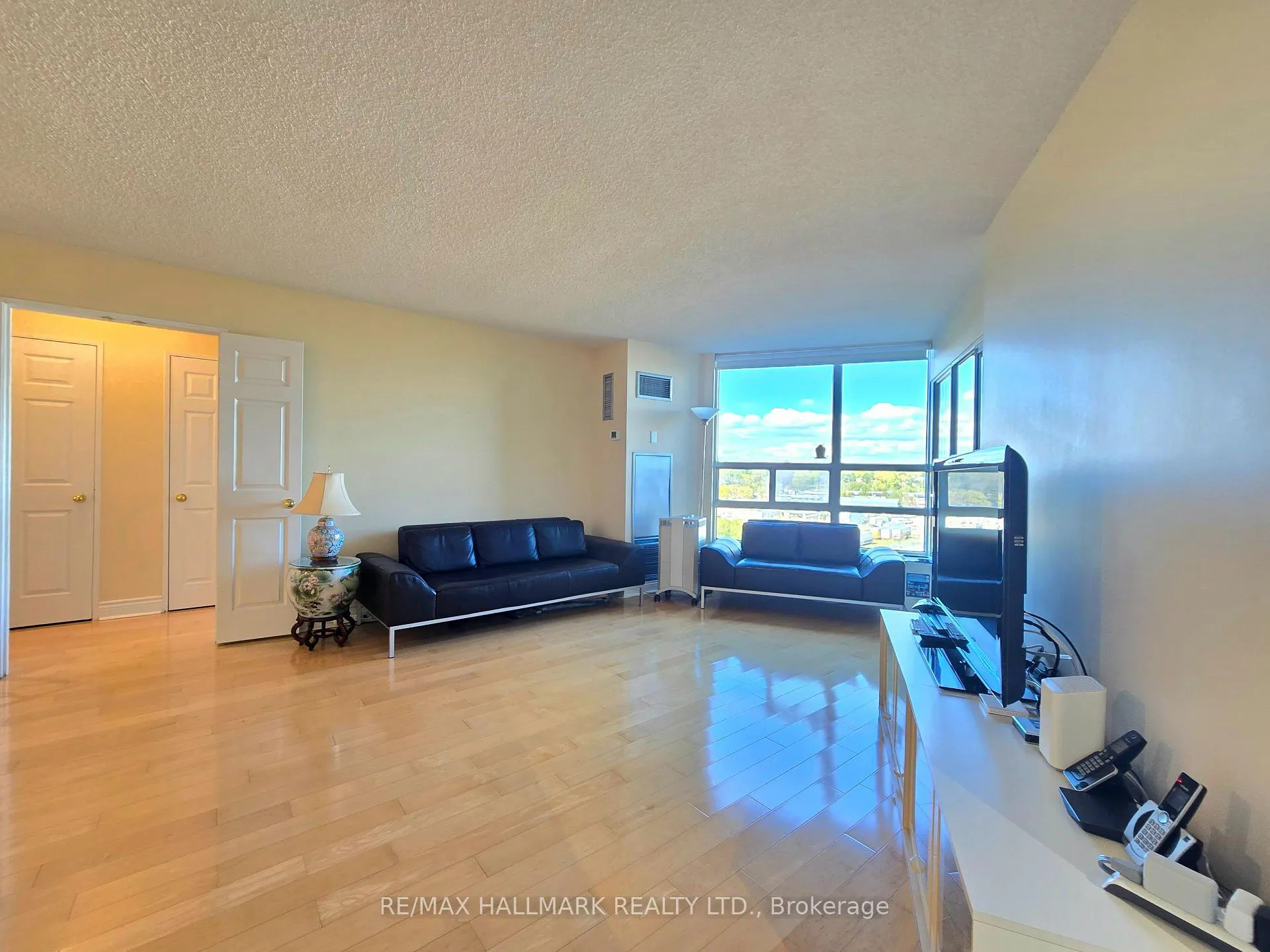 Photo 7 of Unit 926, 7825 Bayview Avenue, Markham, Aileen-Willowbrook — HOMEH