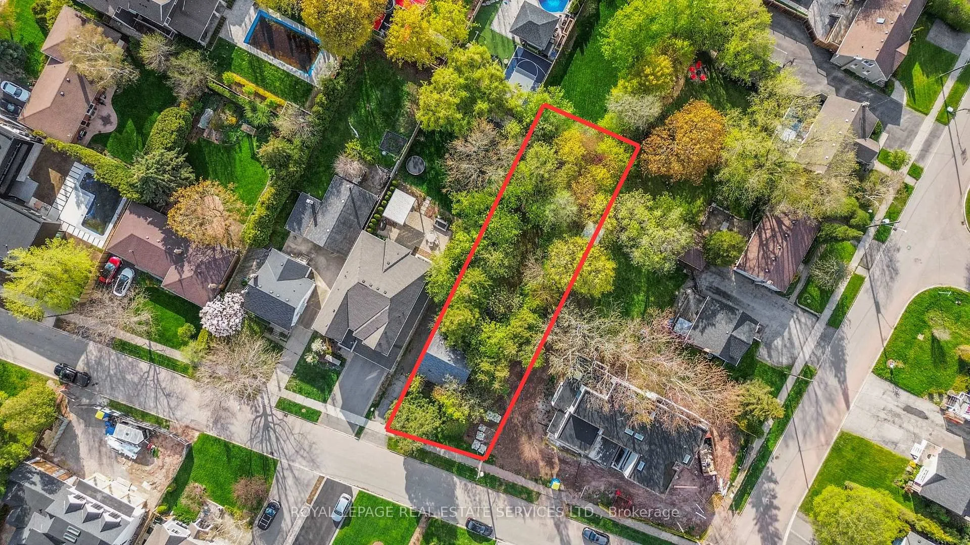 Photo 2 of 218 Jennings Crescent, Oakville, Bronte — HOMEH