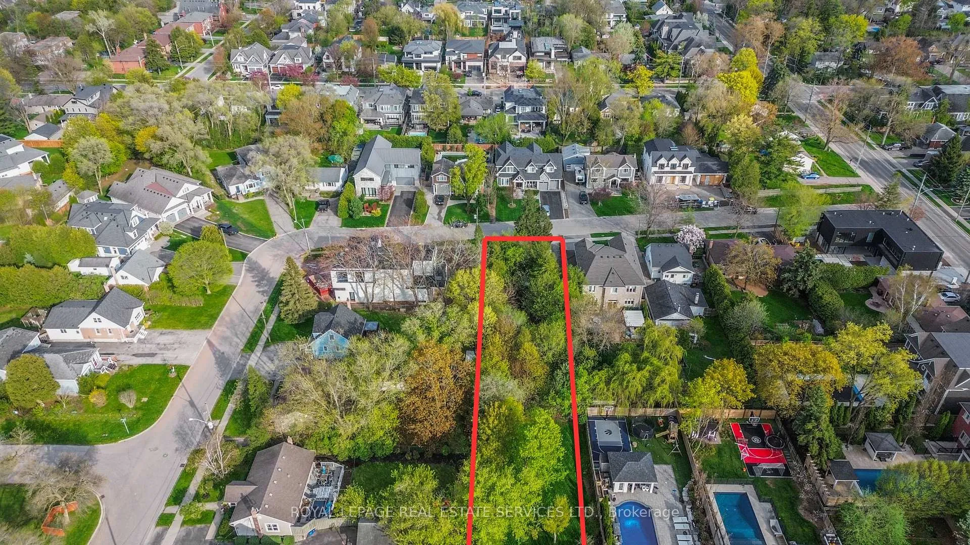 Photo 3 of 218 Jennings Crescent, Oakville, Bronte — HOMEH
