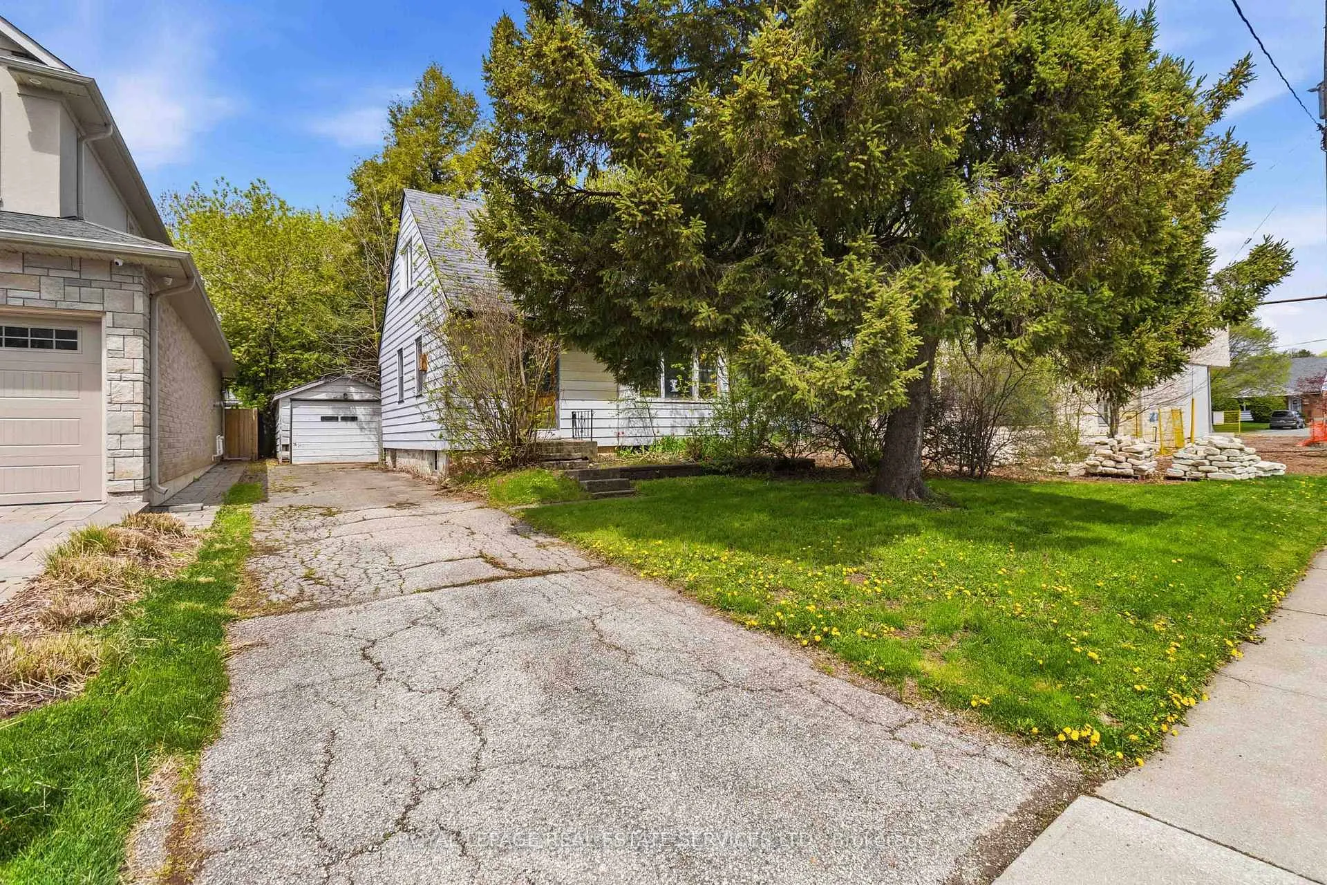 Photo 5 of 218 Jennings Crescent, Oakville, Bronte — HOMEH