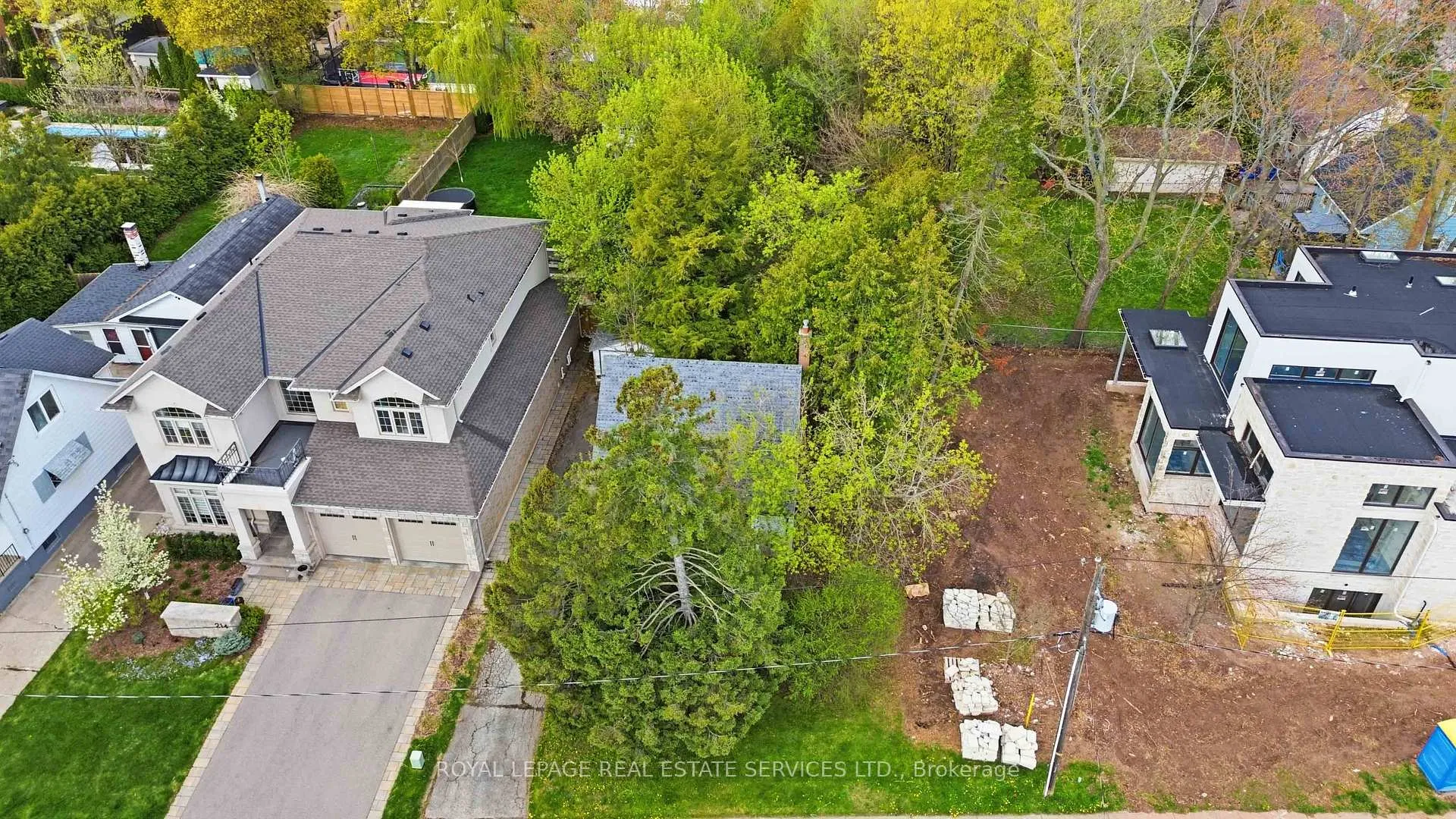 Photo 12 of 218 Jennings Crescent, Oakville, Bronte — HOMEH