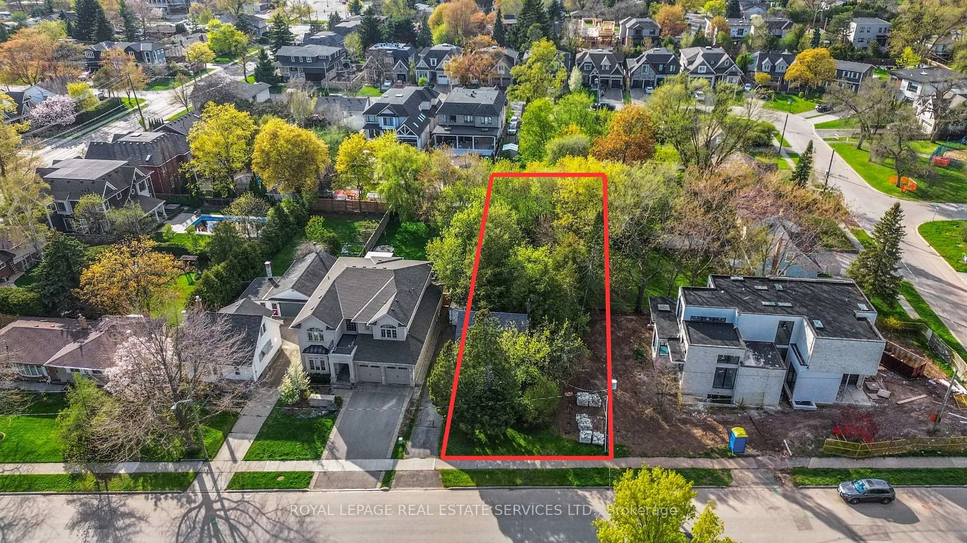 Photo 13 of 218 Jennings Crescent, Oakville, Bronte — HOMEH