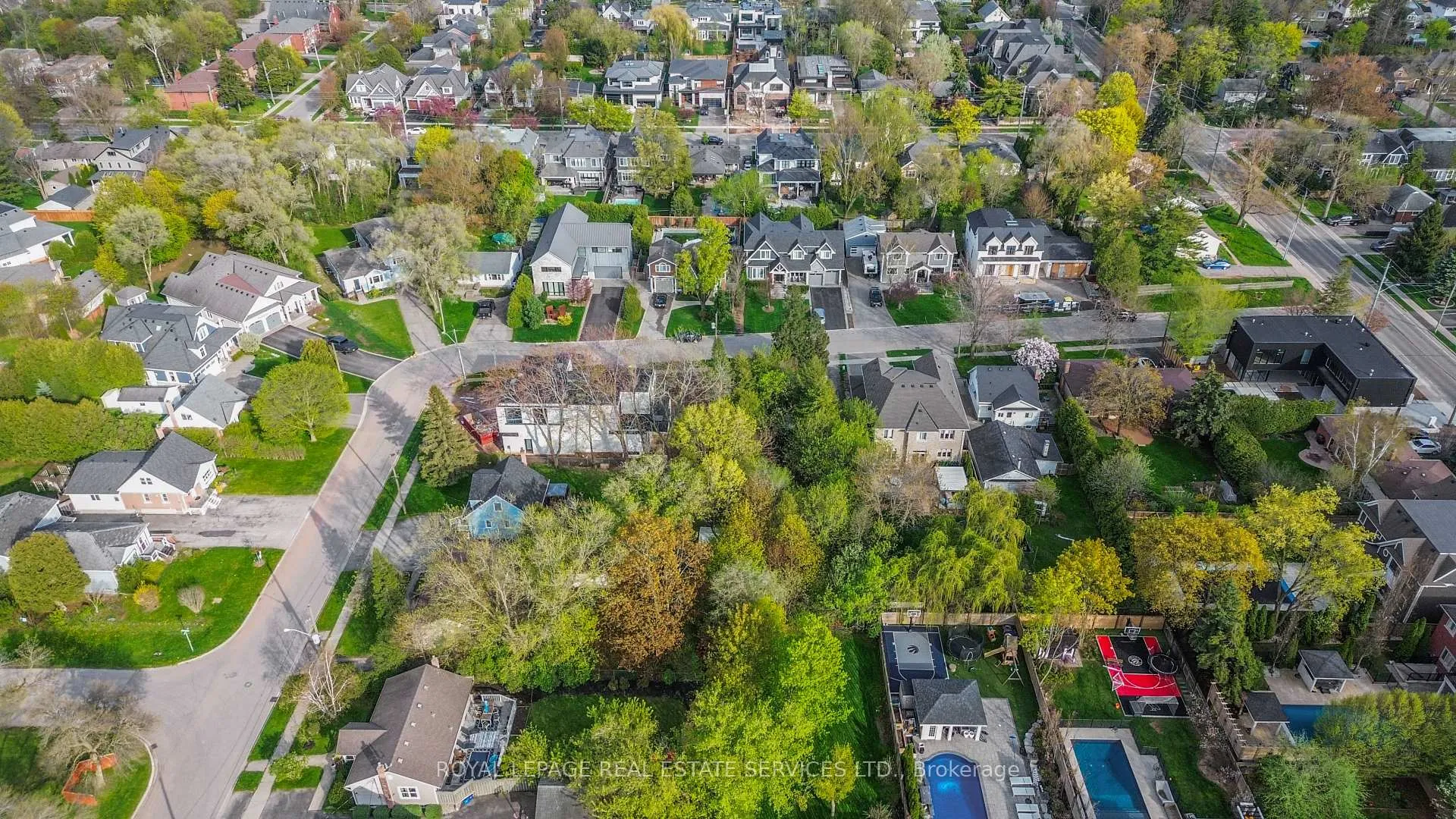 Photo 14 of 218 Jennings Crescent, Oakville, Bronte — HOMEH