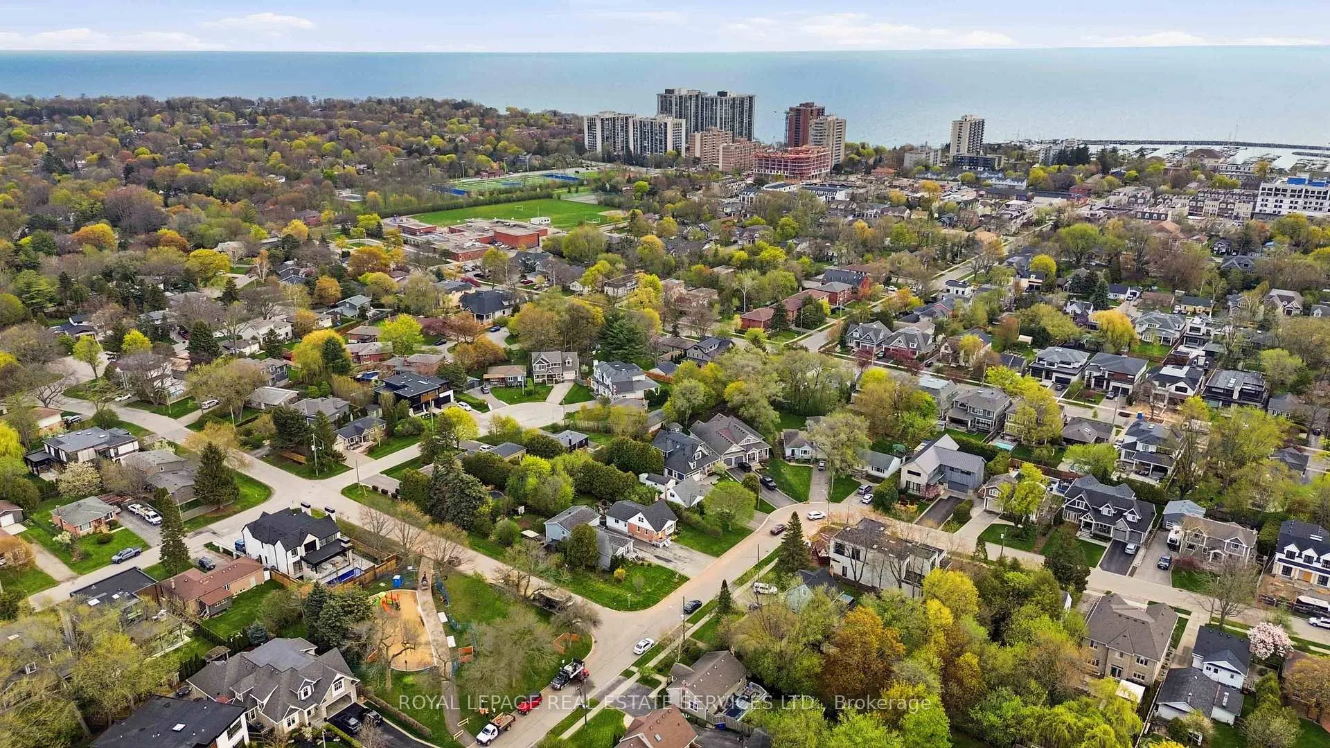 Photo 16 of 218 Jennings Crescent, Oakville, Bronte — HOMEH