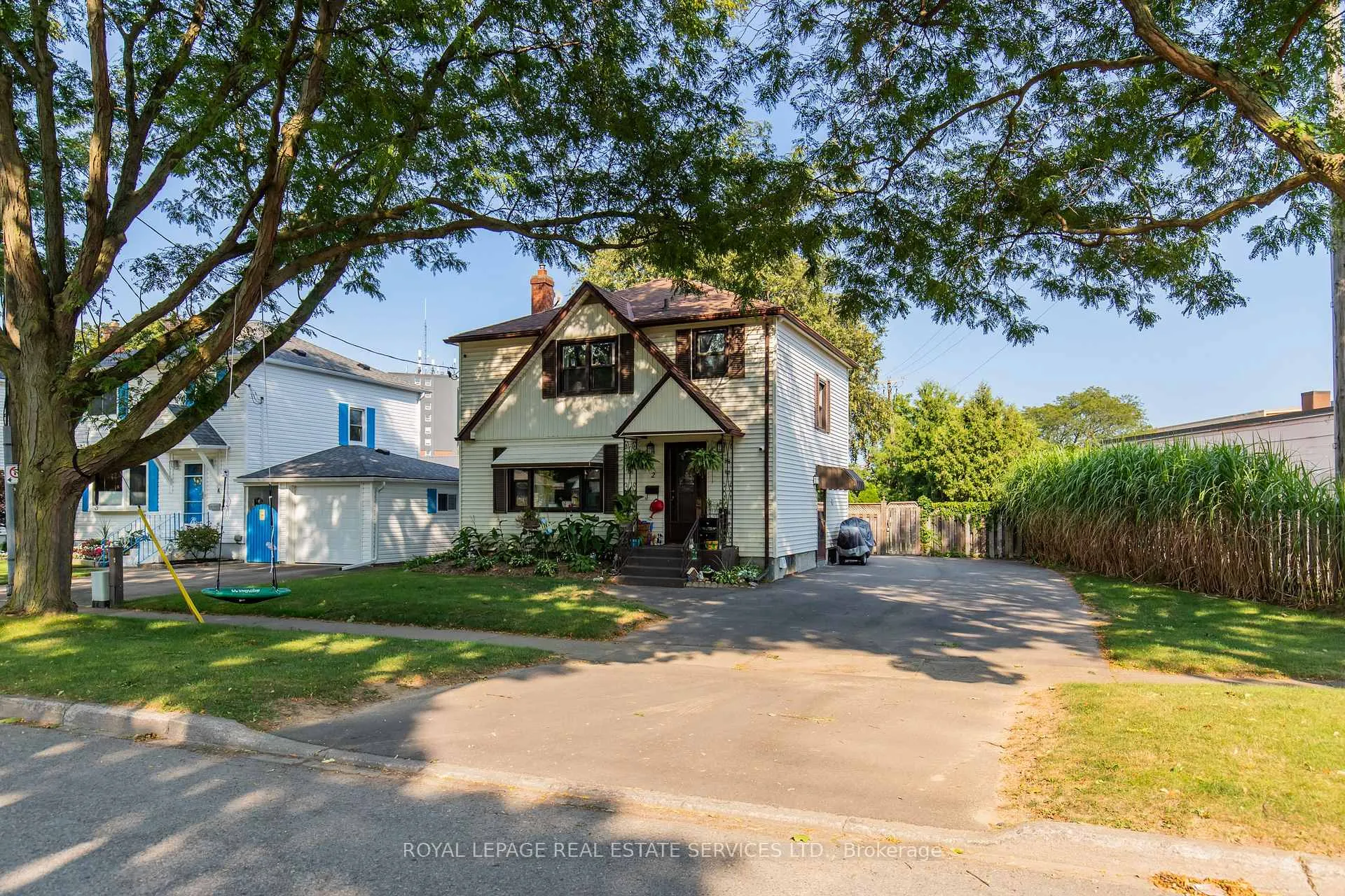 Photo 2 of Unit C, 2 Thorndale Avenue, St. Catharines, Haig — HOMEH