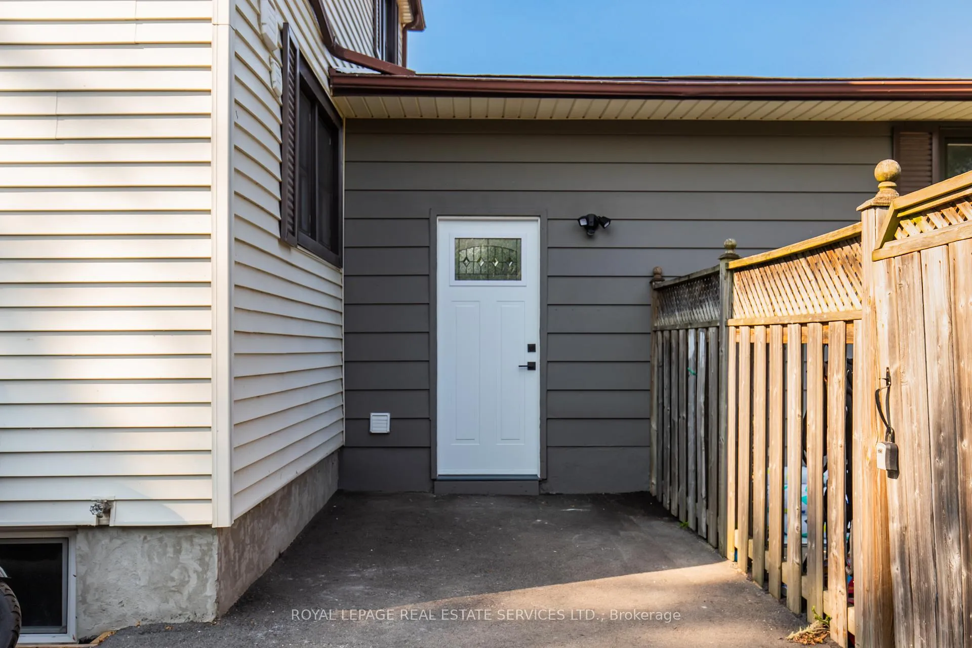 Photo 4 of Unit C, 2 Thorndale Avenue, St. Catharines, Haig — HOMEH