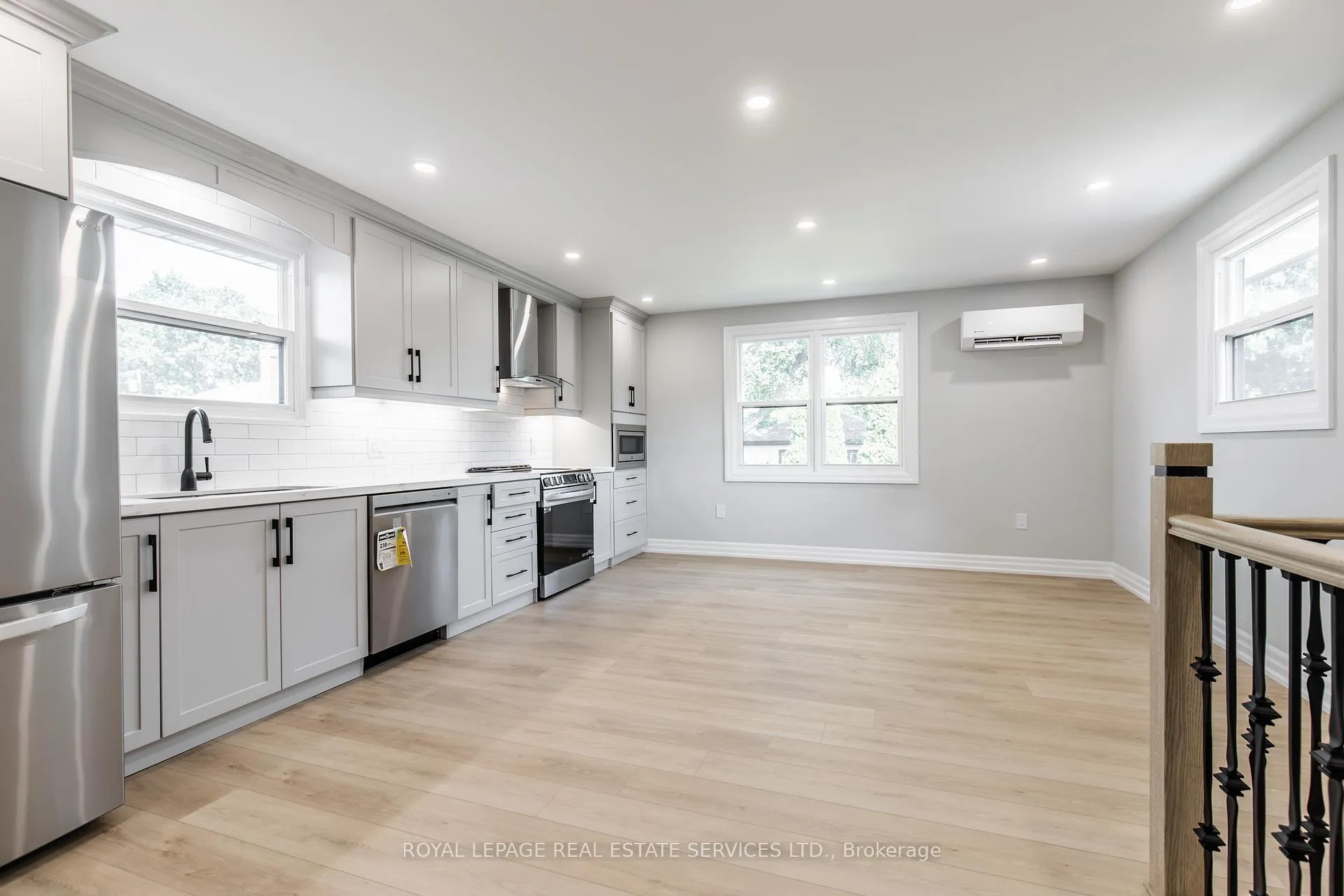 Photo 7 of Unit C, 2 Thorndale Avenue, St. Catharines, Haig — HOMEH