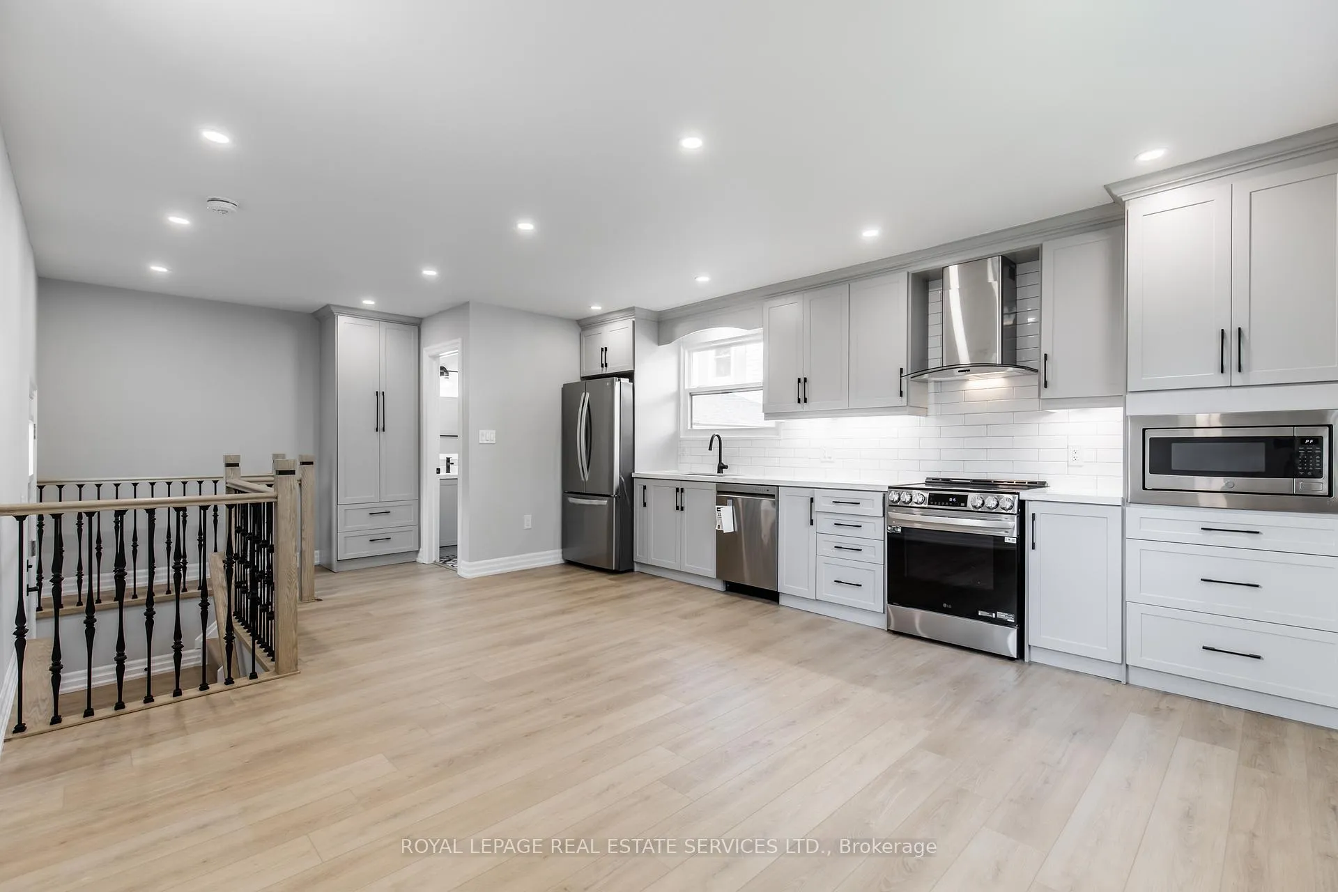 Photo 8 of Unit C, 2 Thorndale Avenue, St. Catharines, Haig — HOMEH