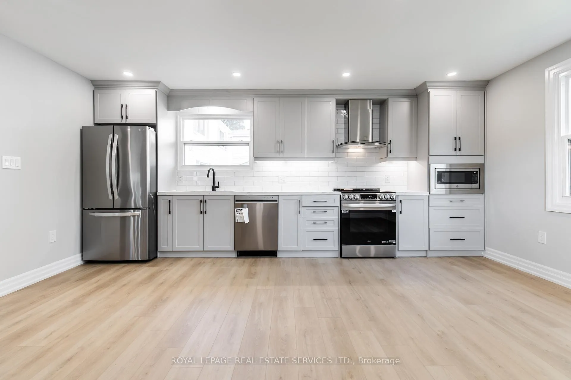 Photo 9 of Unit C, 2 Thorndale Avenue, St. Catharines, Haig — HOMEH
