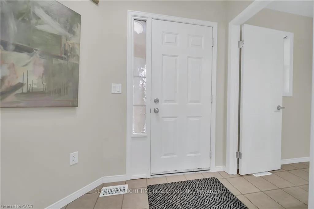 Photo 5 of 540 Mariner Drive, Waterloo — HOMEH