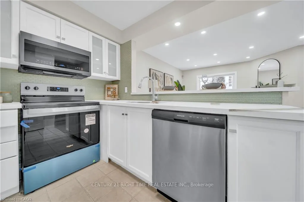Photo 10 of 540 Mariner Drive, Waterloo — HOMEH