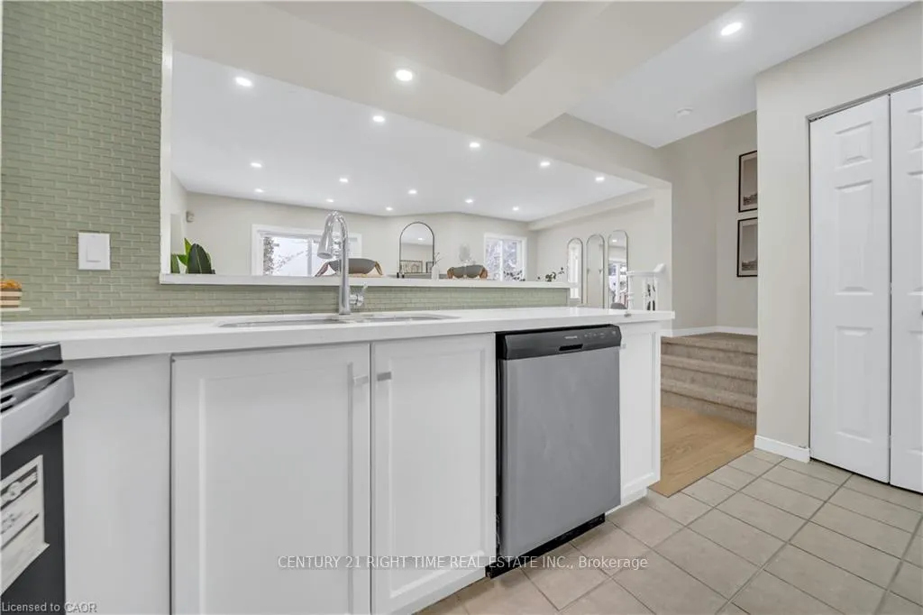 Photo 12 of 540 Mariner Drive, Waterloo — HOMEH