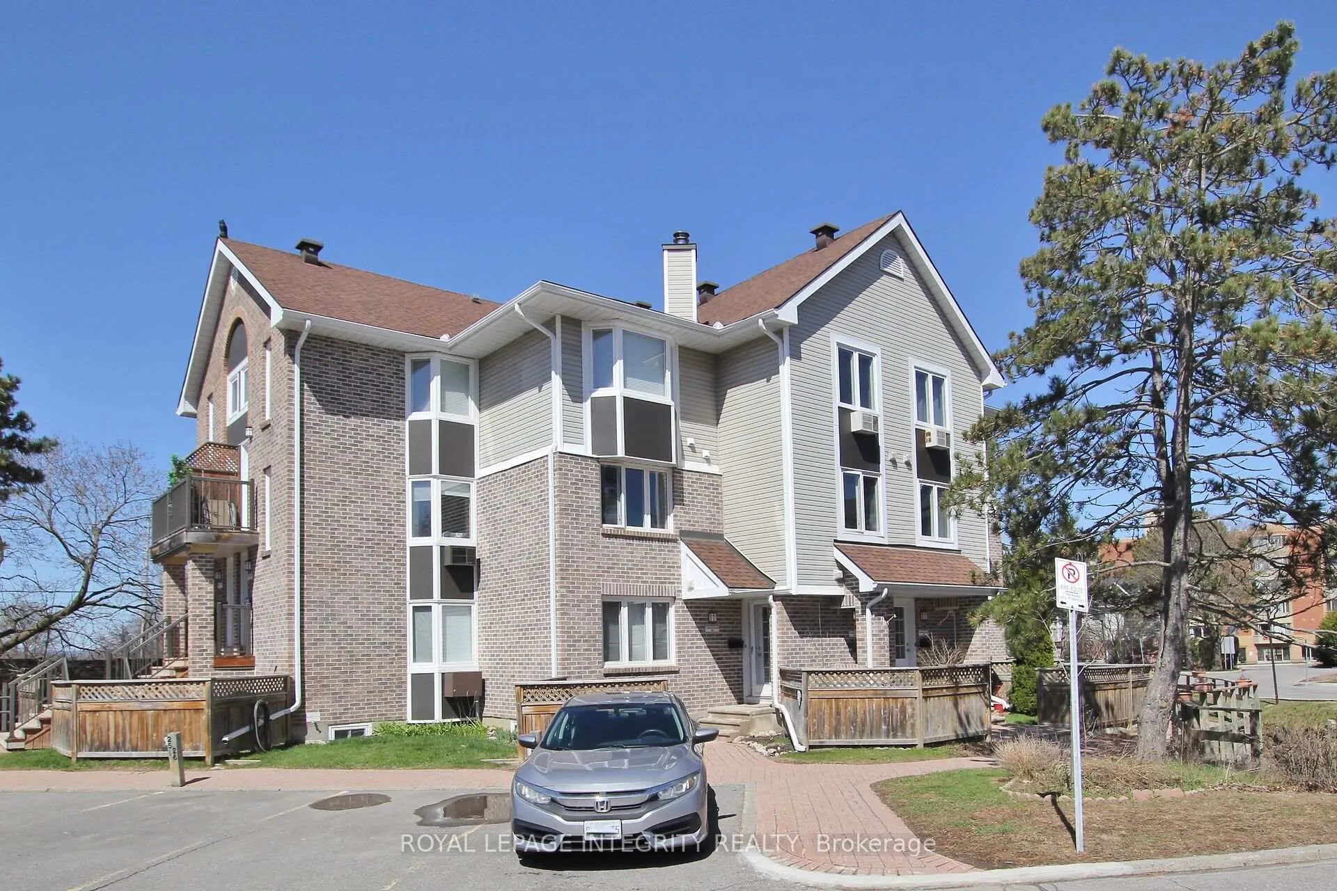Photo 3 of Unit 10, 3 Stonebank Crescent, Ottawa, Westcliffe Estates — HOMEH