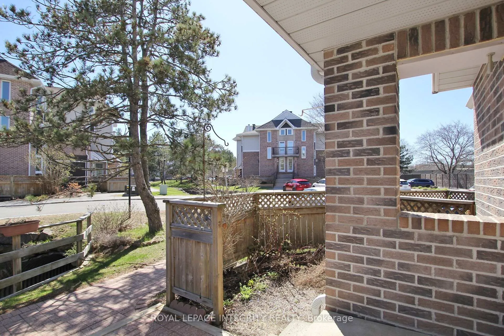 Photo 5 of Unit 10, 3 Stonebank Crescent, Ottawa, Westcliffe Estates — HOMEH