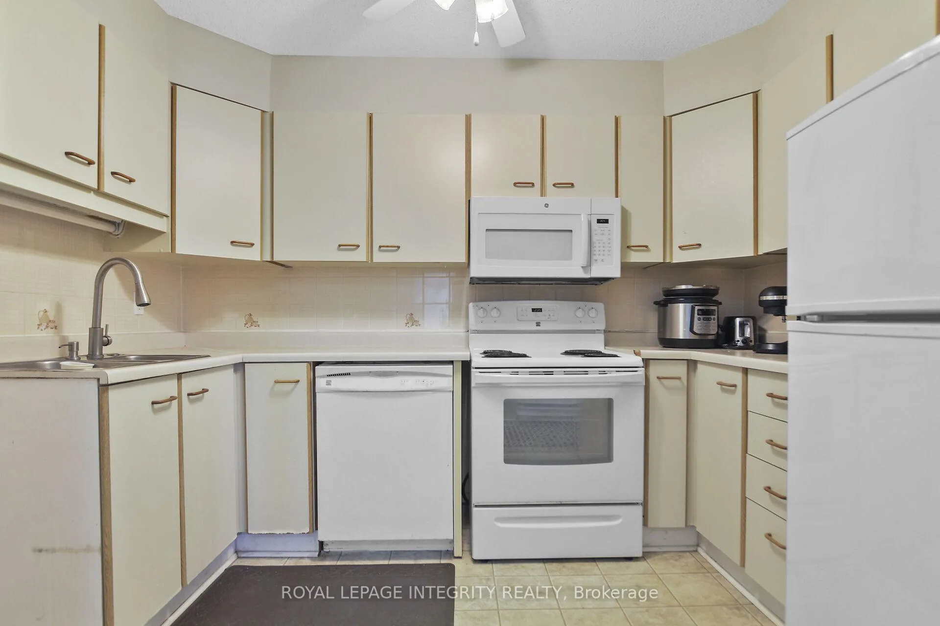 Photo 17 of Unit 10, 3 Stonebank Crescent, Ottawa, Westcliffe Estates — HOMEH