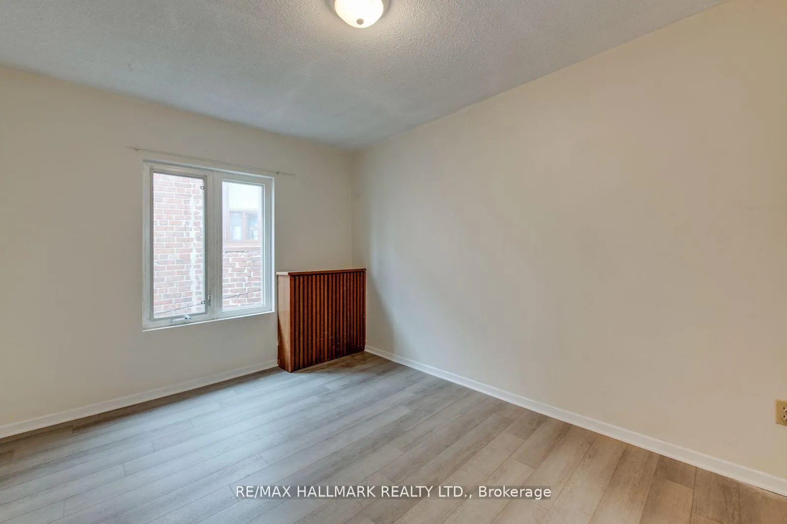 Photo 27 of Unit 2 Upper, 576 Ossington Avenue S, Toronto, Palmerston-Little Italy — HOMEH