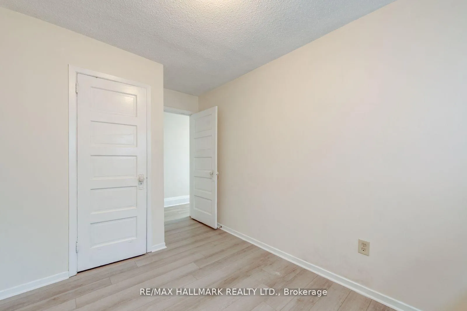 Photo 31 of Unit 2 Upper, 576 Ossington Avenue S, Toronto, Palmerston-Little Italy — HOMEH