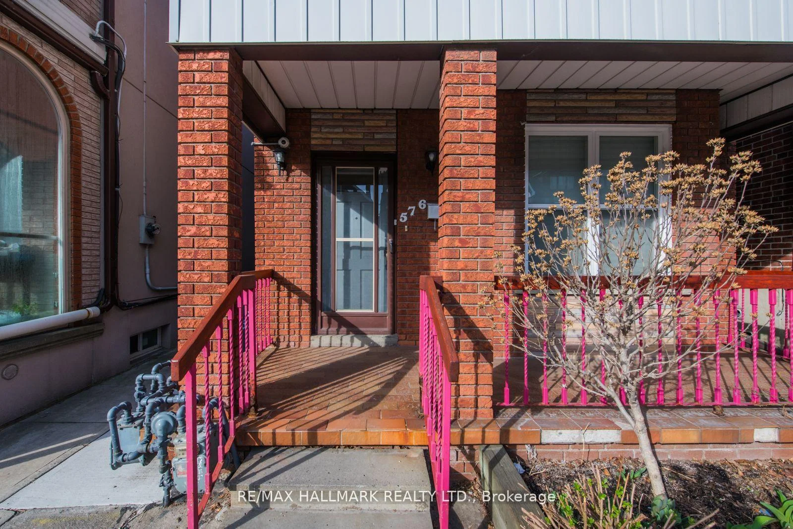 Photo 5 of Unit 2 Upper, 576 Ossington Avenue S, Toronto, Palmerston-Little Italy — HOMEH