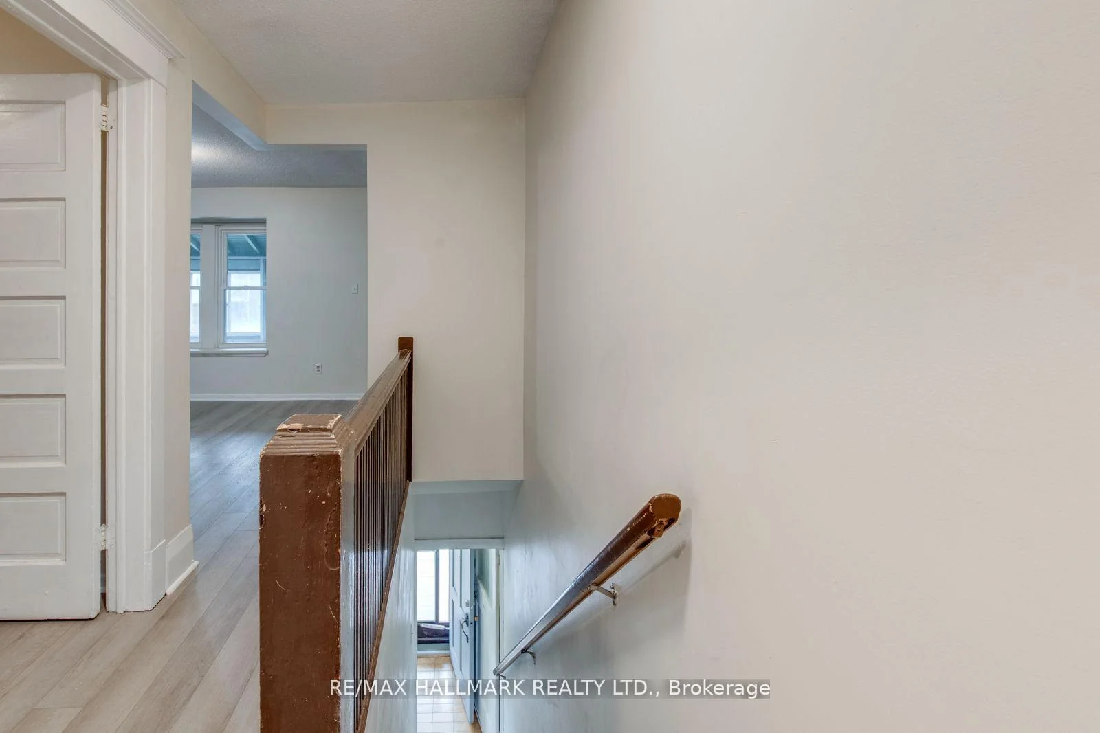 Photo 15 of Unit 2 Upper, 576 Ossington Avenue S, Toronto, Palmerston-Little Italy — HOMEH