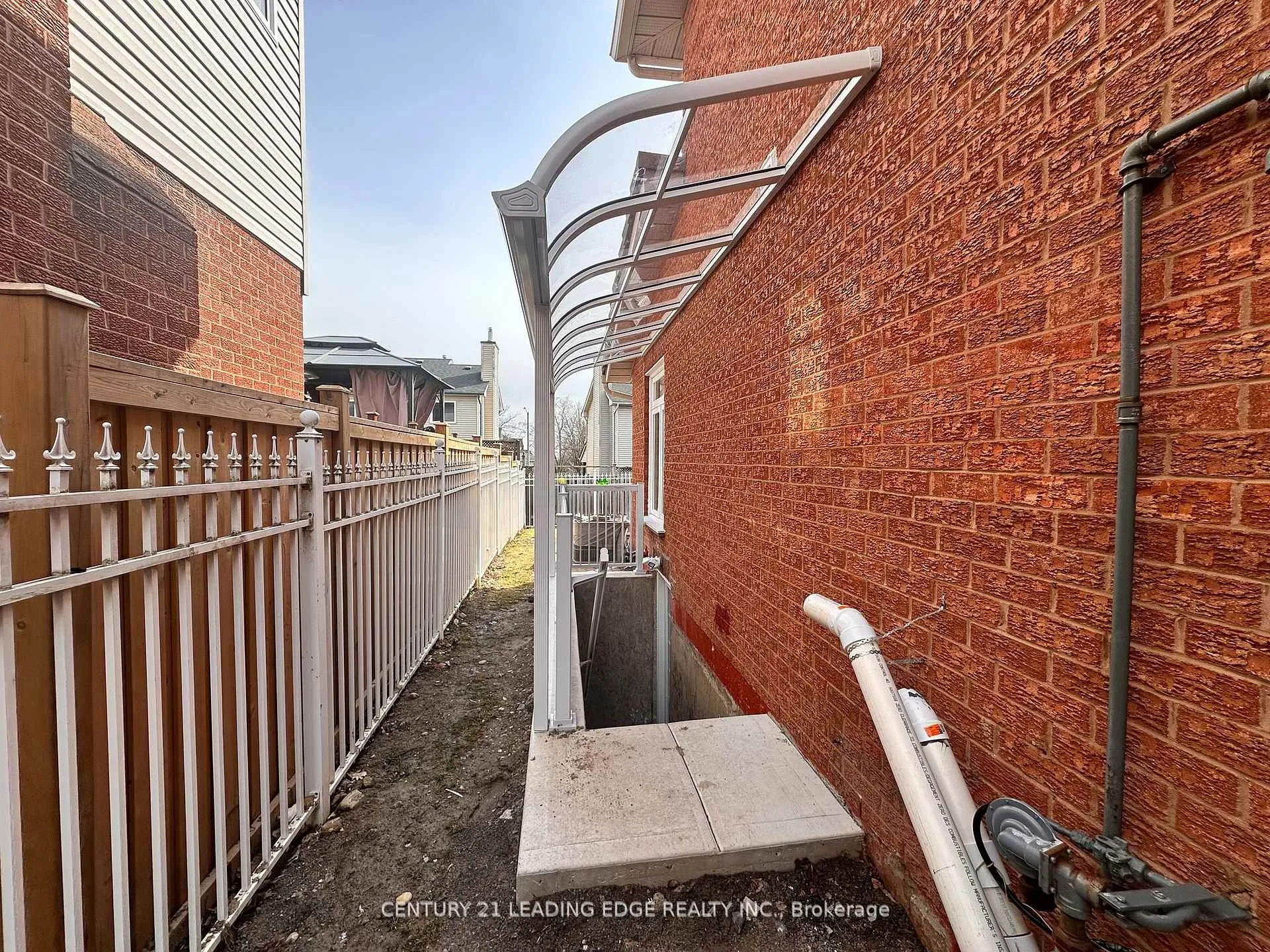 Photo 2 of Unit Basement, 825 Corbetts Road, Oshawa, Pinecrest — HOMEH