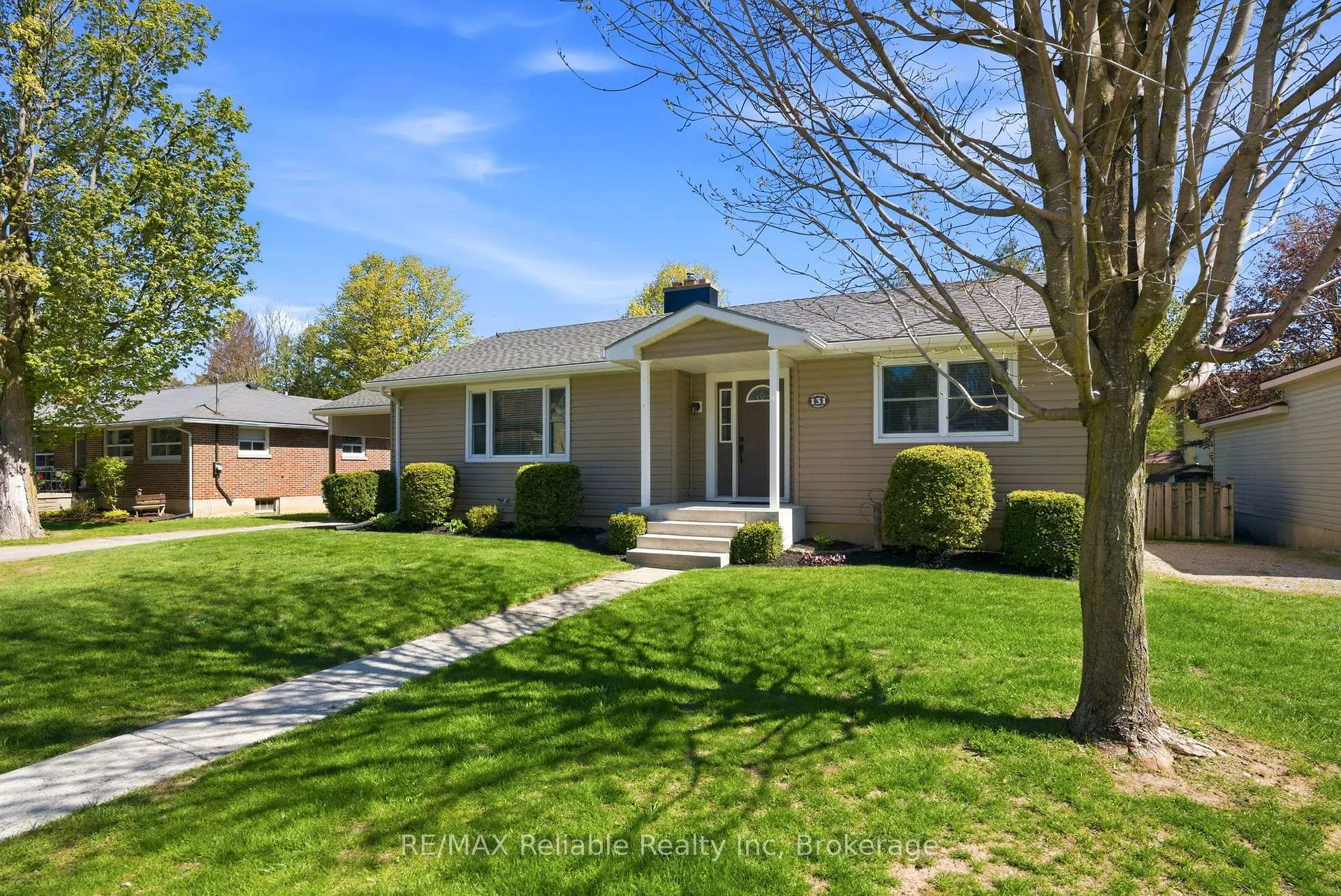 Photo 4 of 131 Townsend Street, Central Huron, Clinton — HOMEH