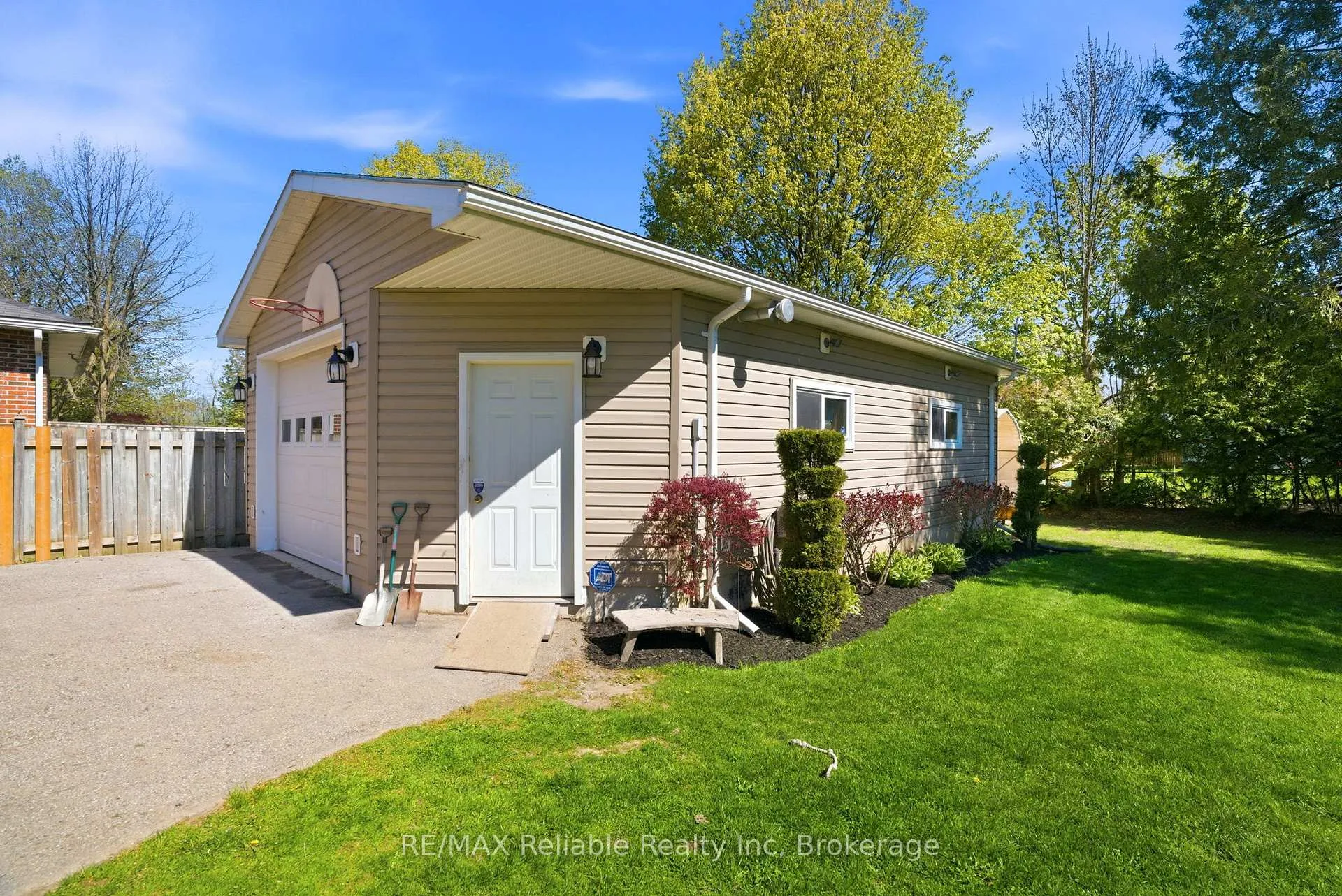 Photo 5 of 131 Townsend Street, Central Huron, Clinton — HOMEH
