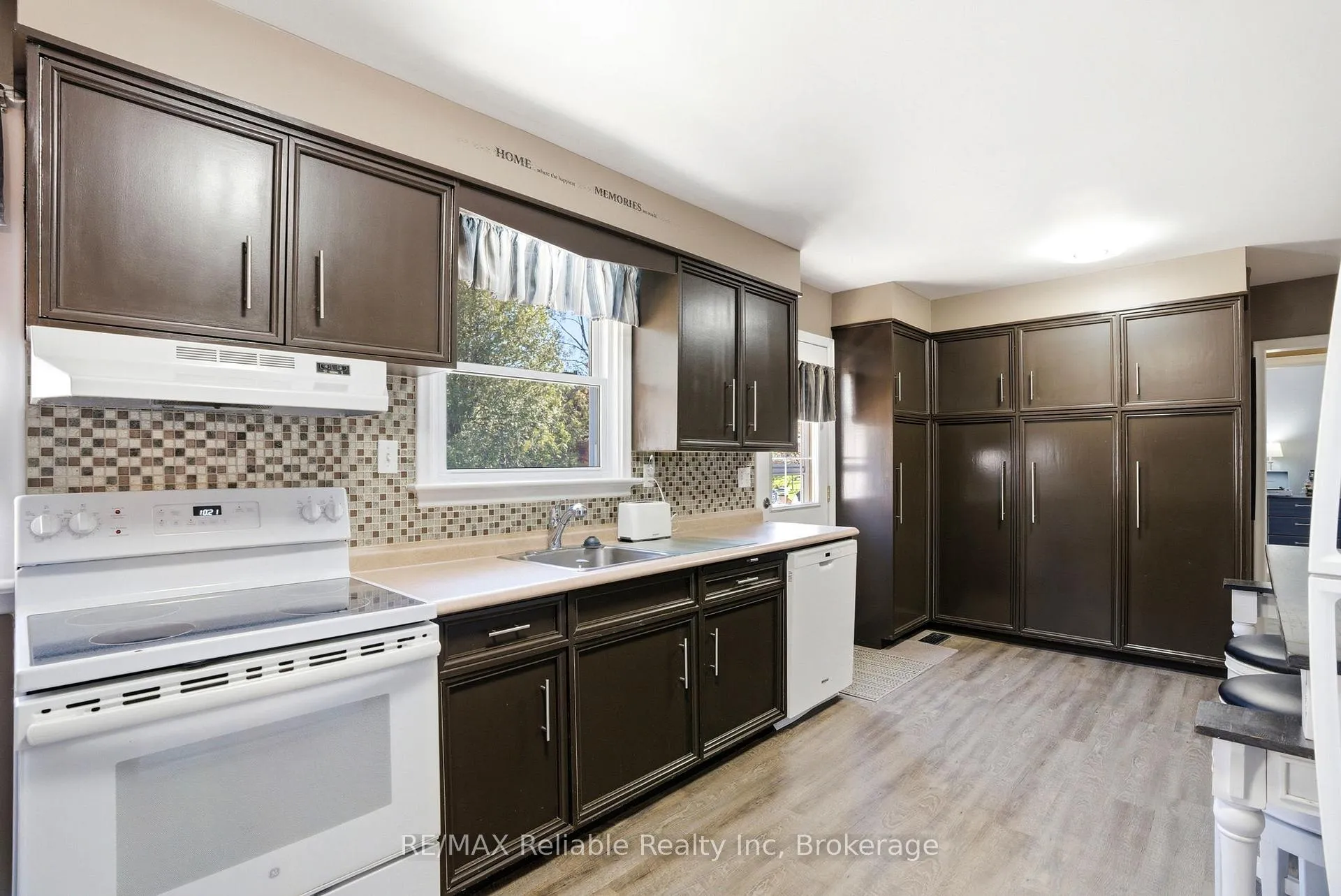 Photo 11 of 131 Townsend Street, Central Huron, Clinton — HOMEH