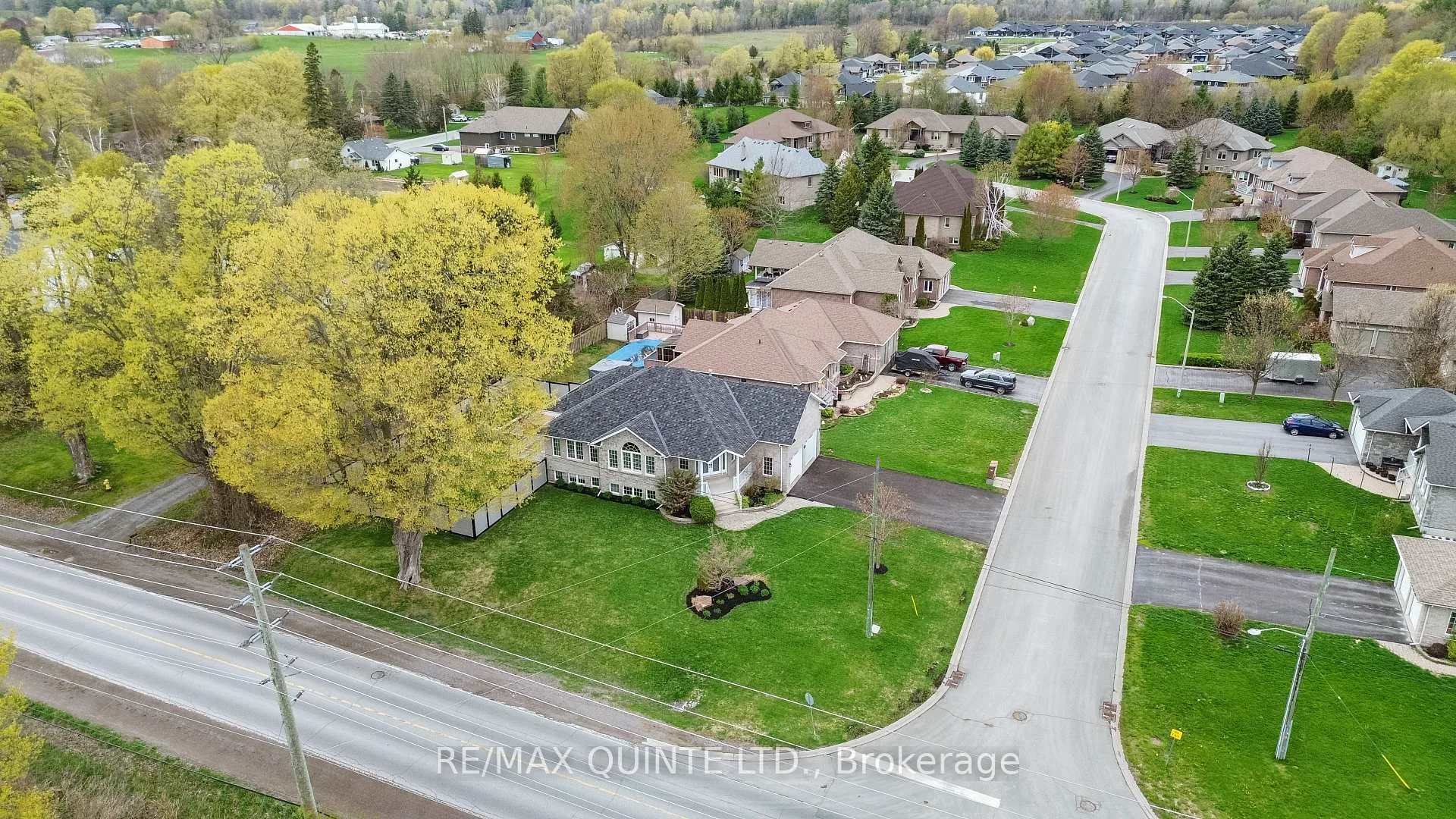 Photo 5 of 2 Applecrest Lane, Quinte West, Murray Ward — HOMEH