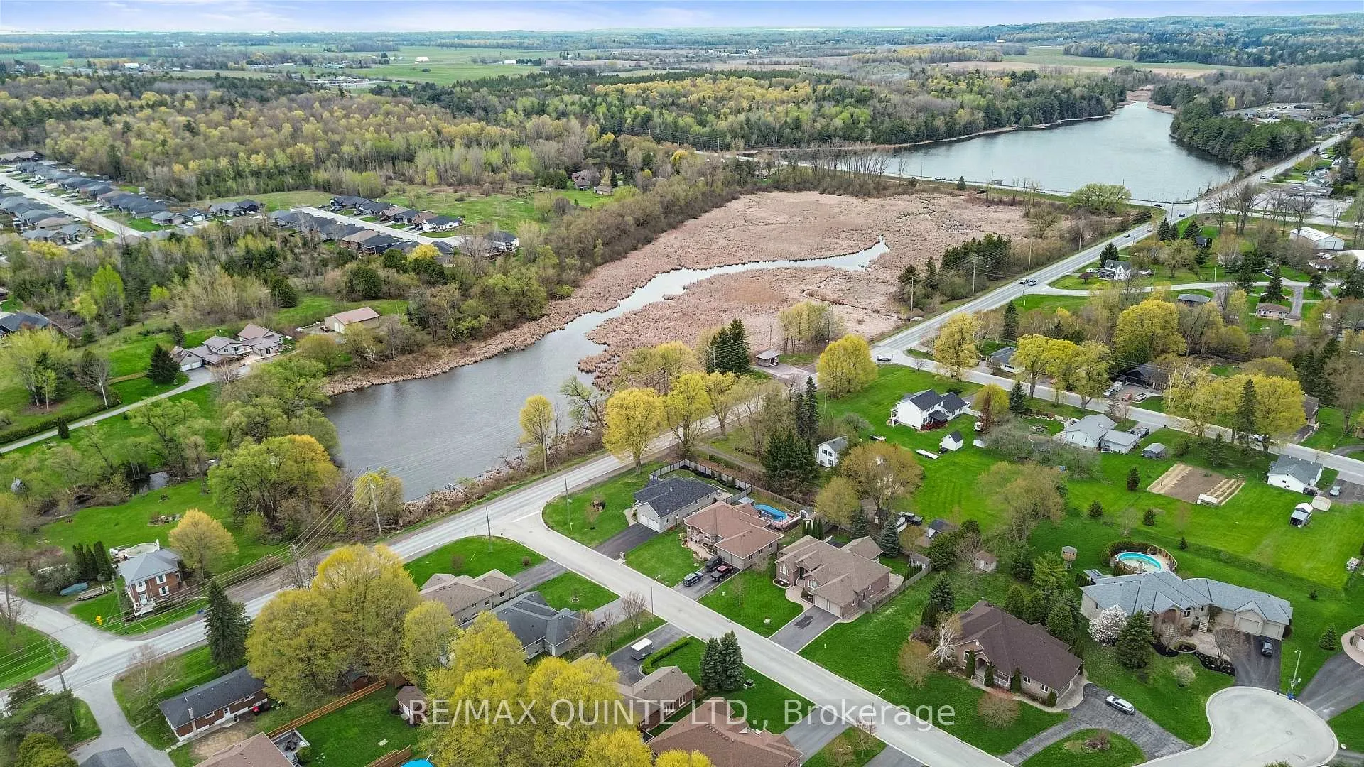 Photo 7 of 2 Applecrest Lane, Quinte West, Murray Ward — HOMEH