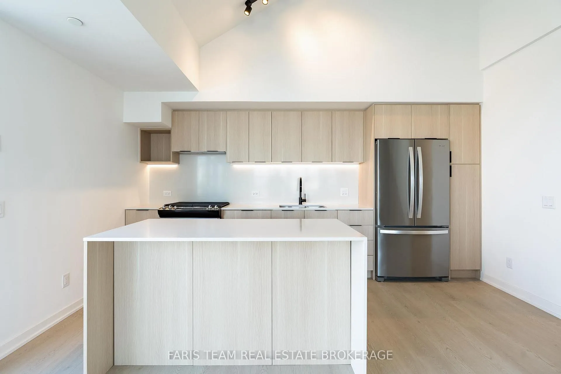 Photo 8 of Unit 621, 31 Huron Street, Collingwood — HOMEH