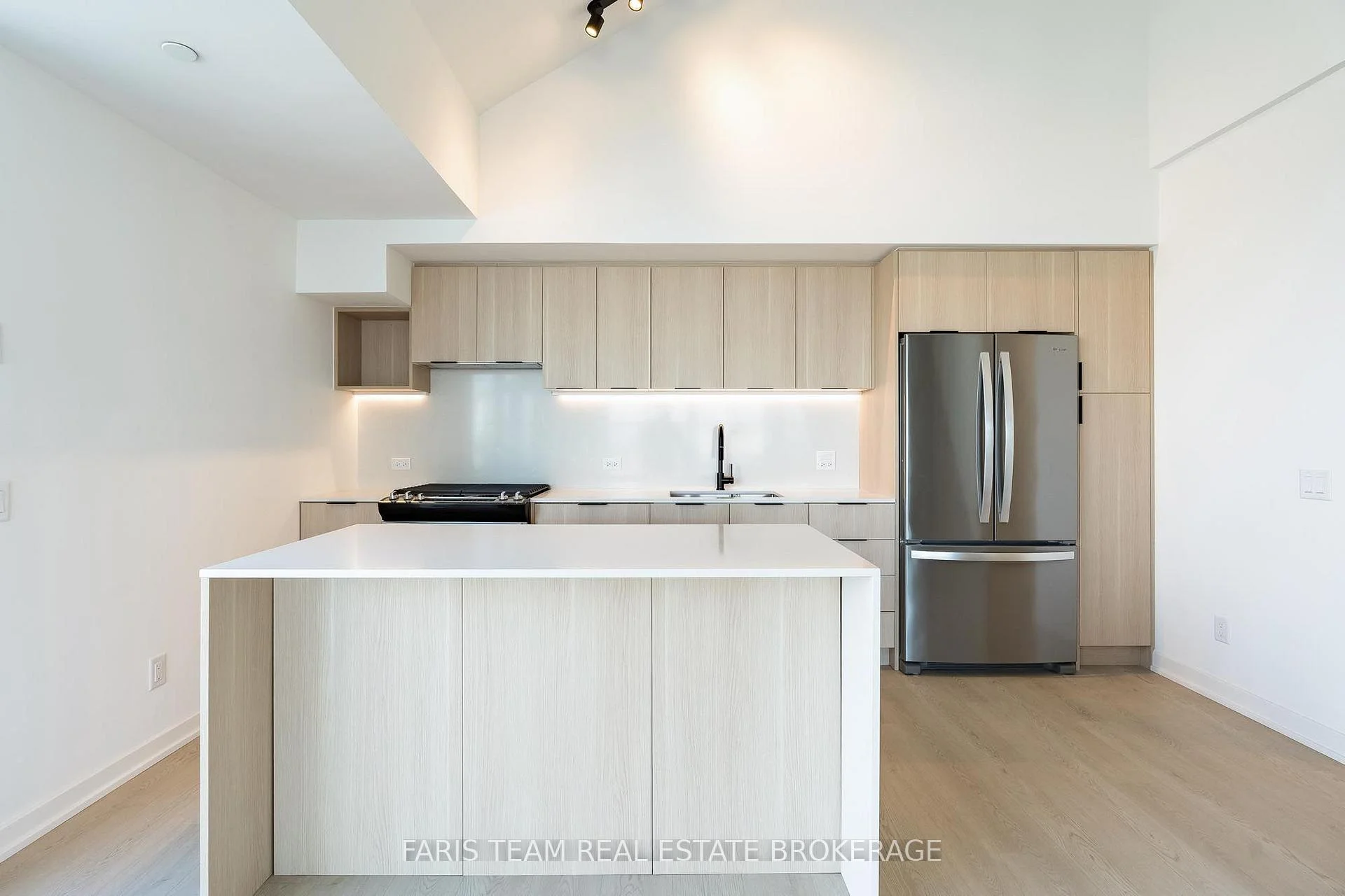 Photo 10 of Unit 621, 31 Huron Street, Collingwood — HOMEH