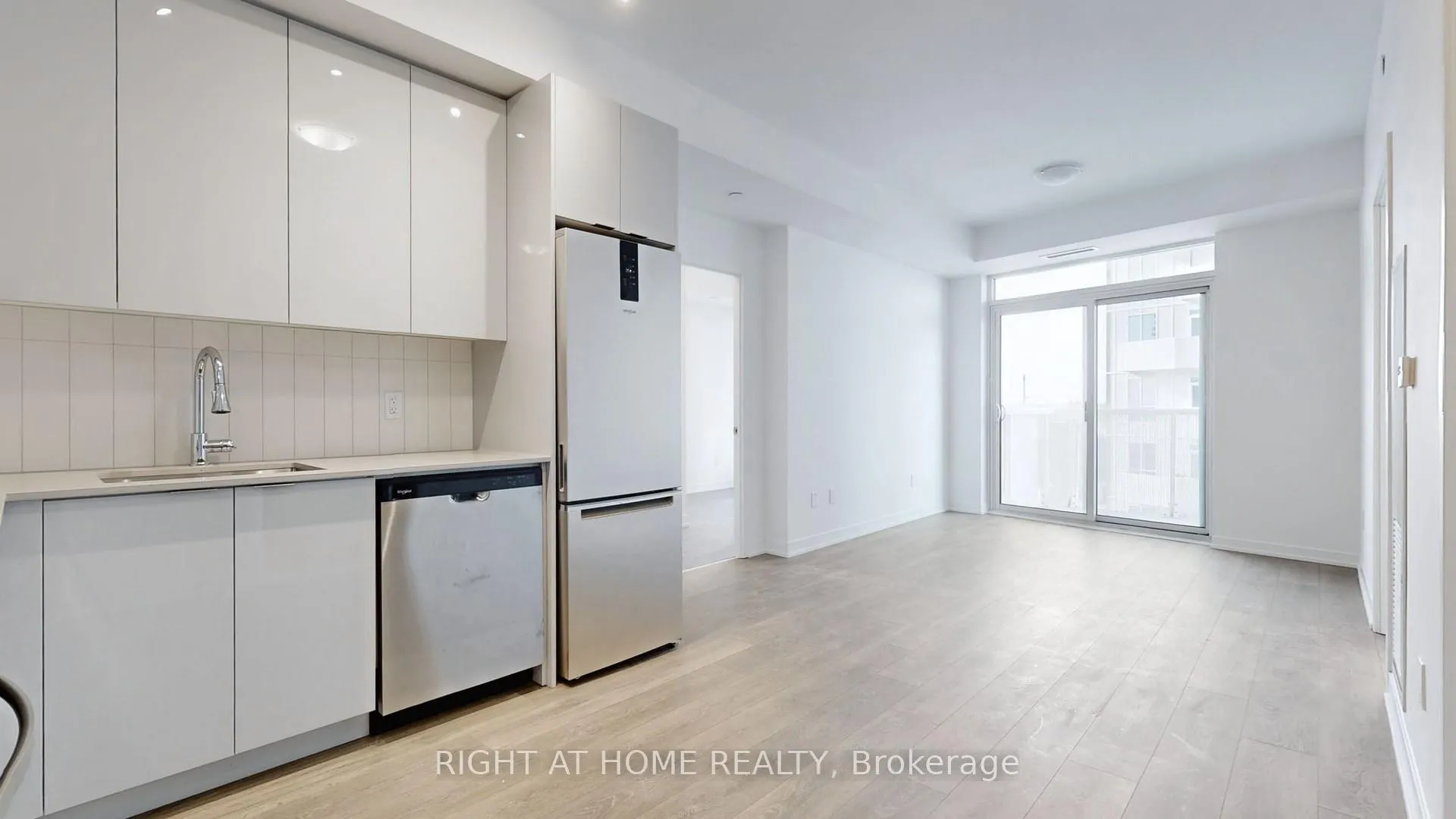 Photo 7 of Unit 914, 10 Abeja Street, Vaughan, Concord — HOMEH